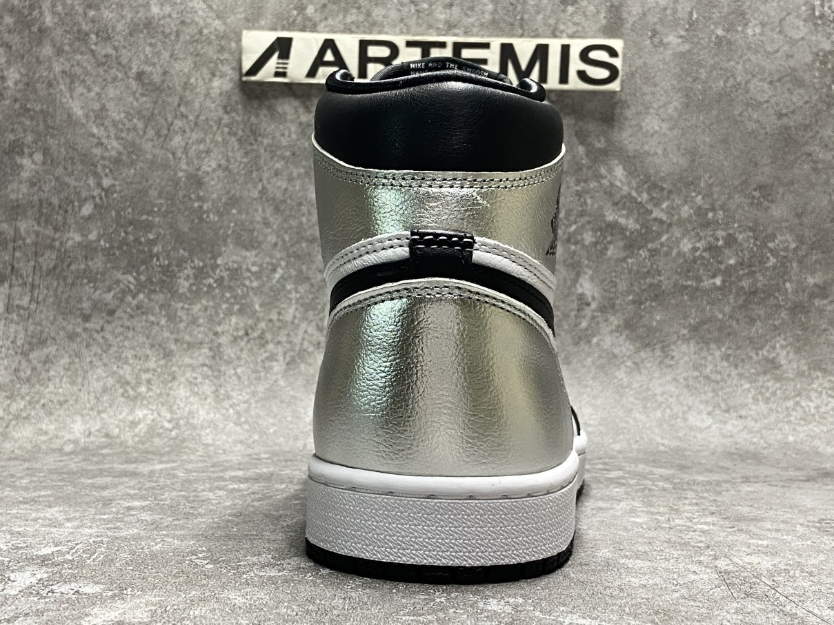 Air Jordan 1 Retro High Silver Toe