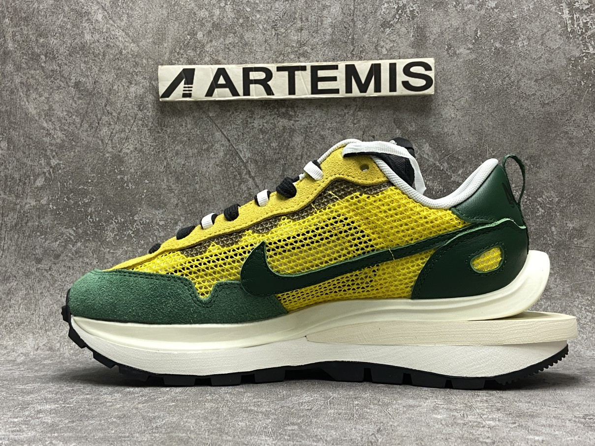 Nike Vaporwaffle Sacai Tour Yellow Stadium Green