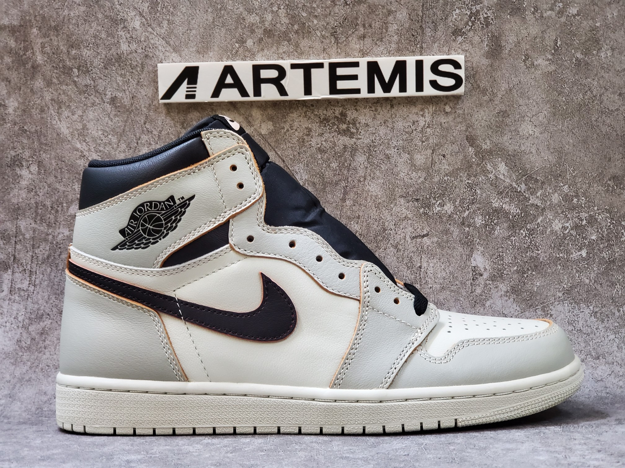 Air Jordan 1 Retro High OG Defiant SB NYC to Paris