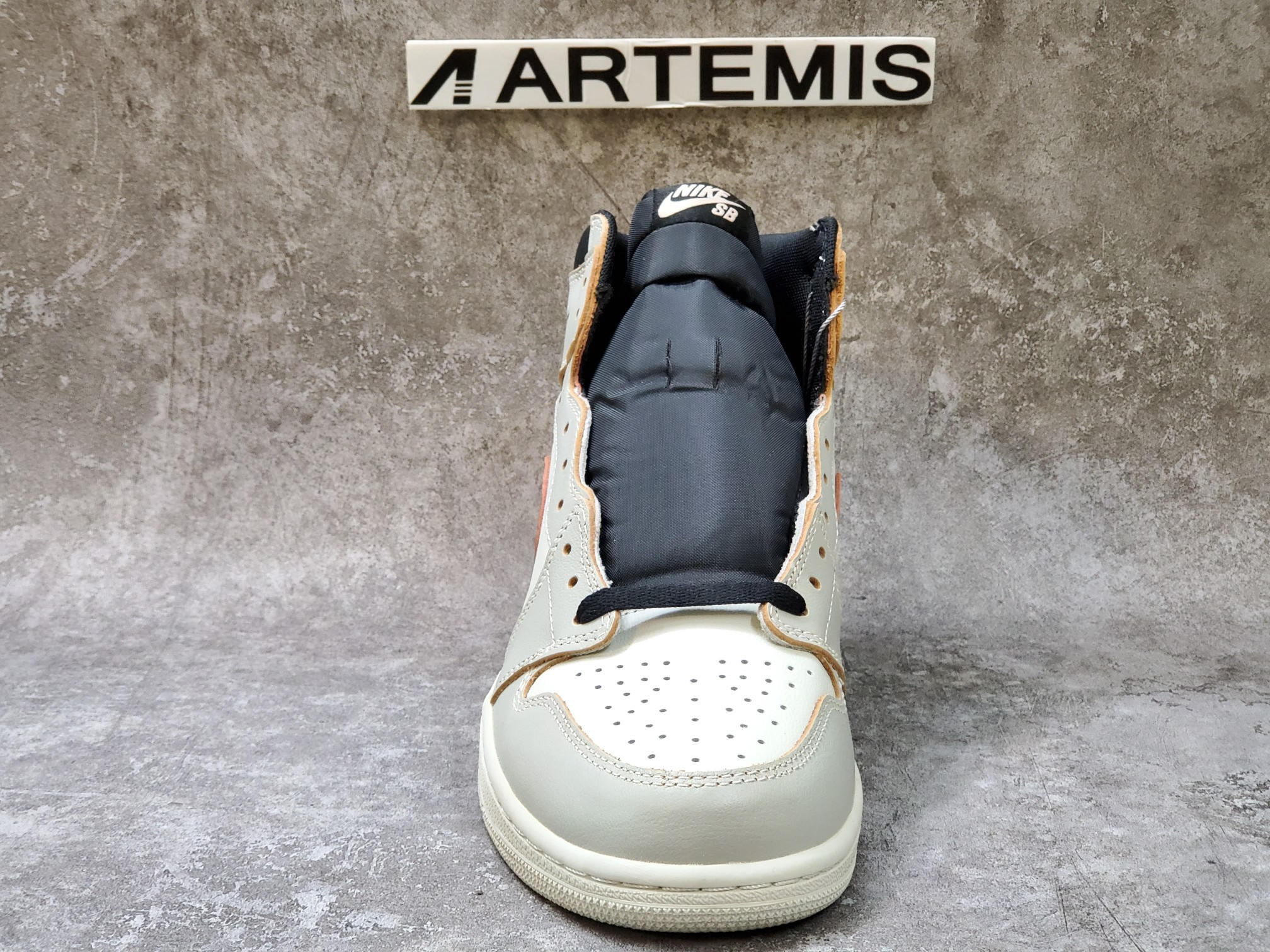Air Jordan 1 Retro High OG Defiant SB NYC to Paris
