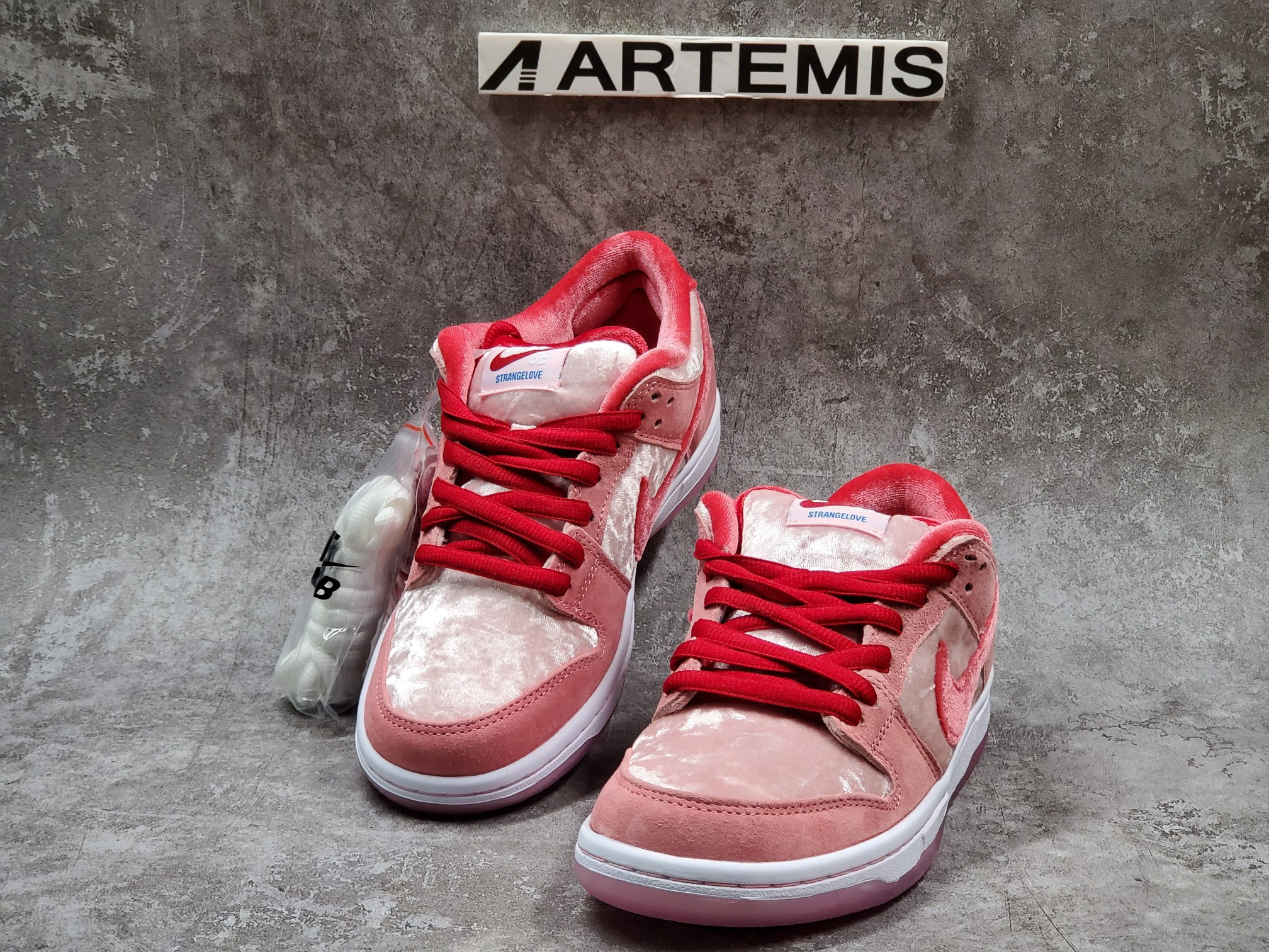 Nike SB Dunk Low StrangeLove Skateboards