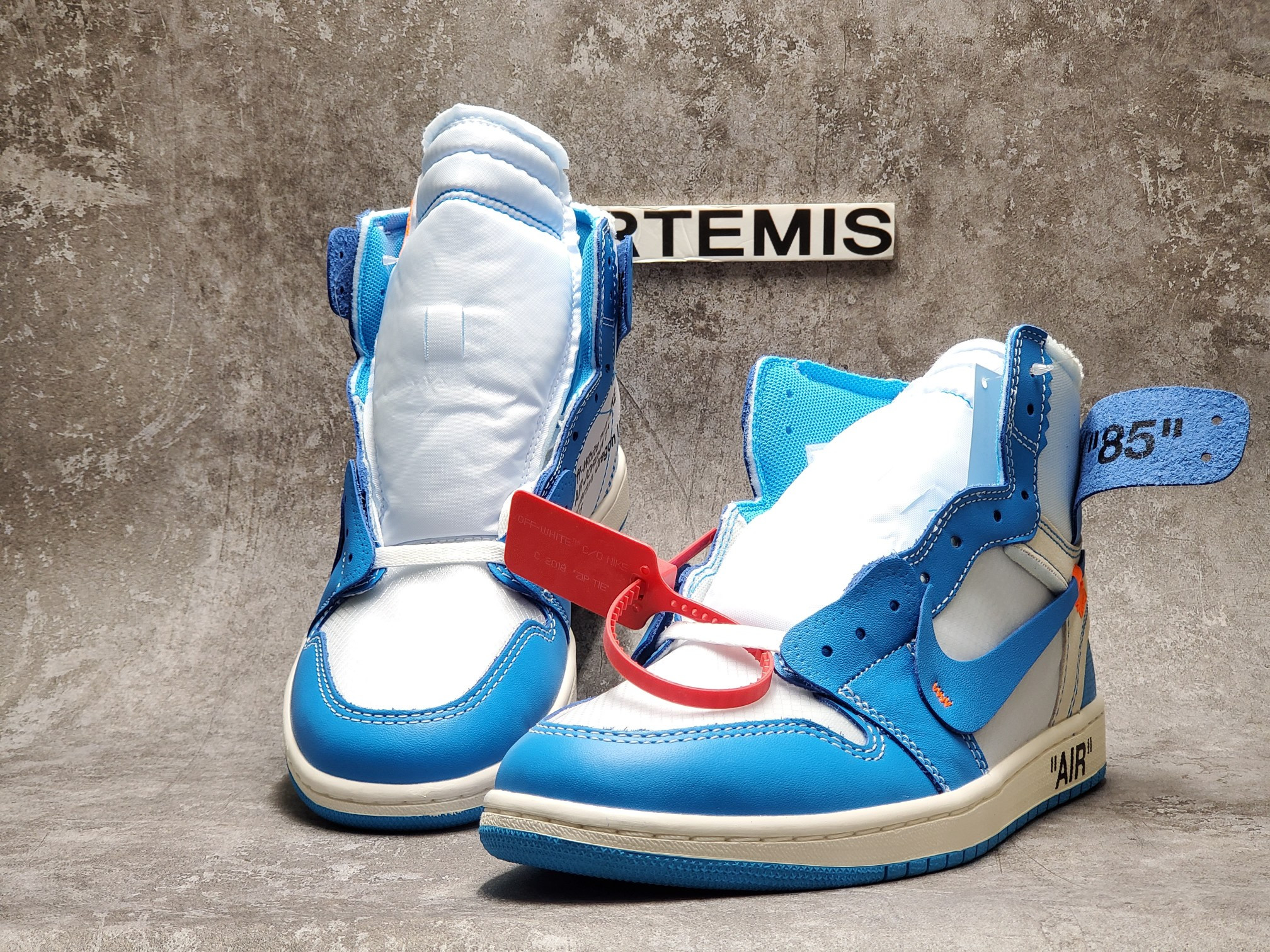 Air Jordan 1 Retro High Off-White University Blue