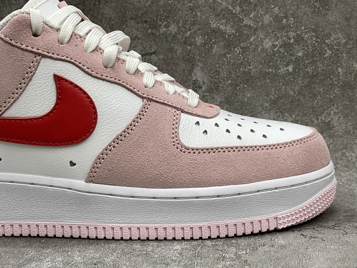 Nike Air Force 1 07 QS Valentine
