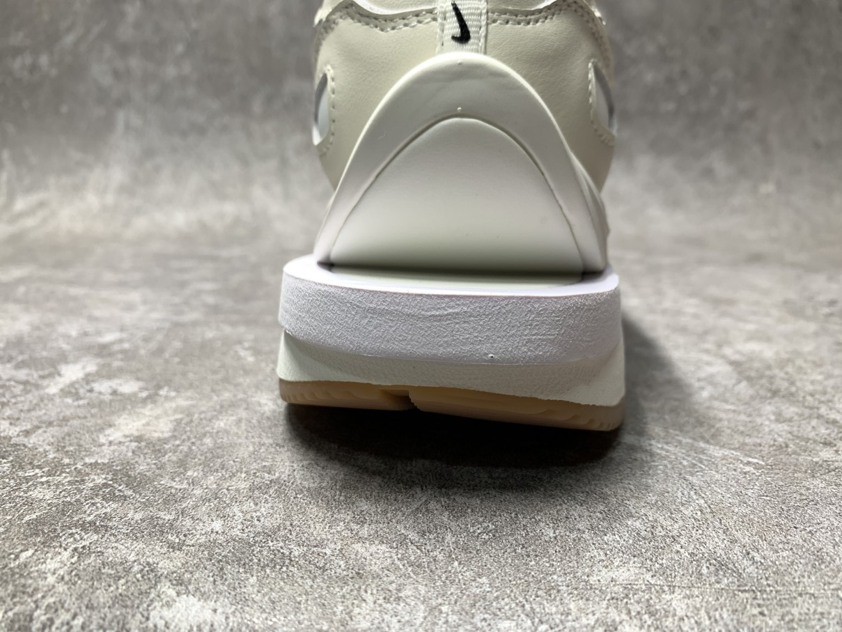 Nike Vaporwaffle Sacai Sail Gum