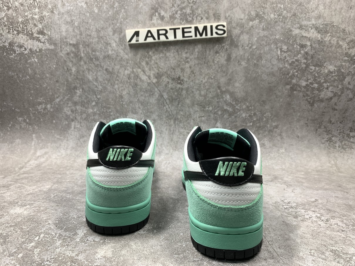 Nike Dunk SB Low Sea Crystal