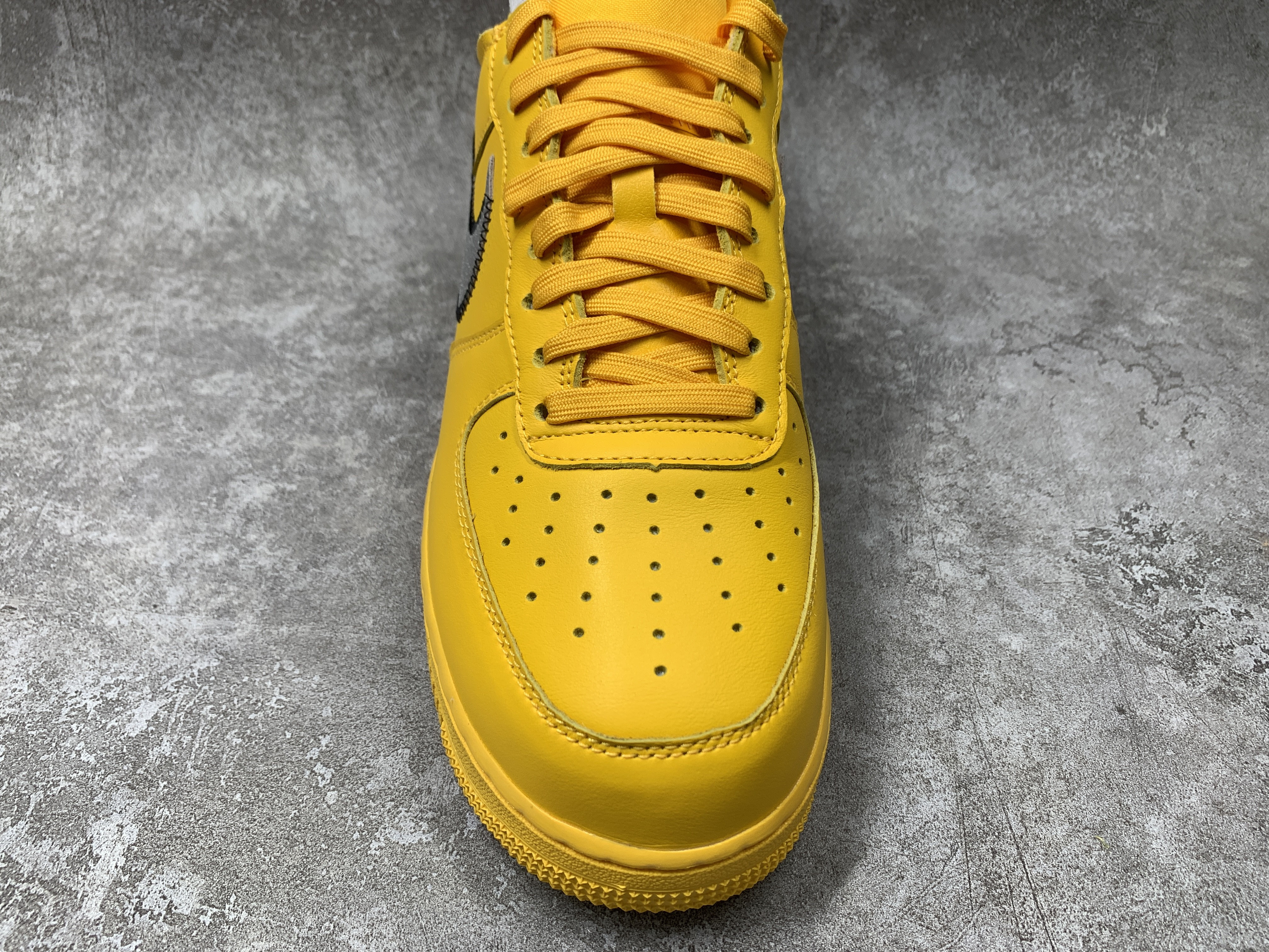 Air Force 1 x Off-White Low University Gold