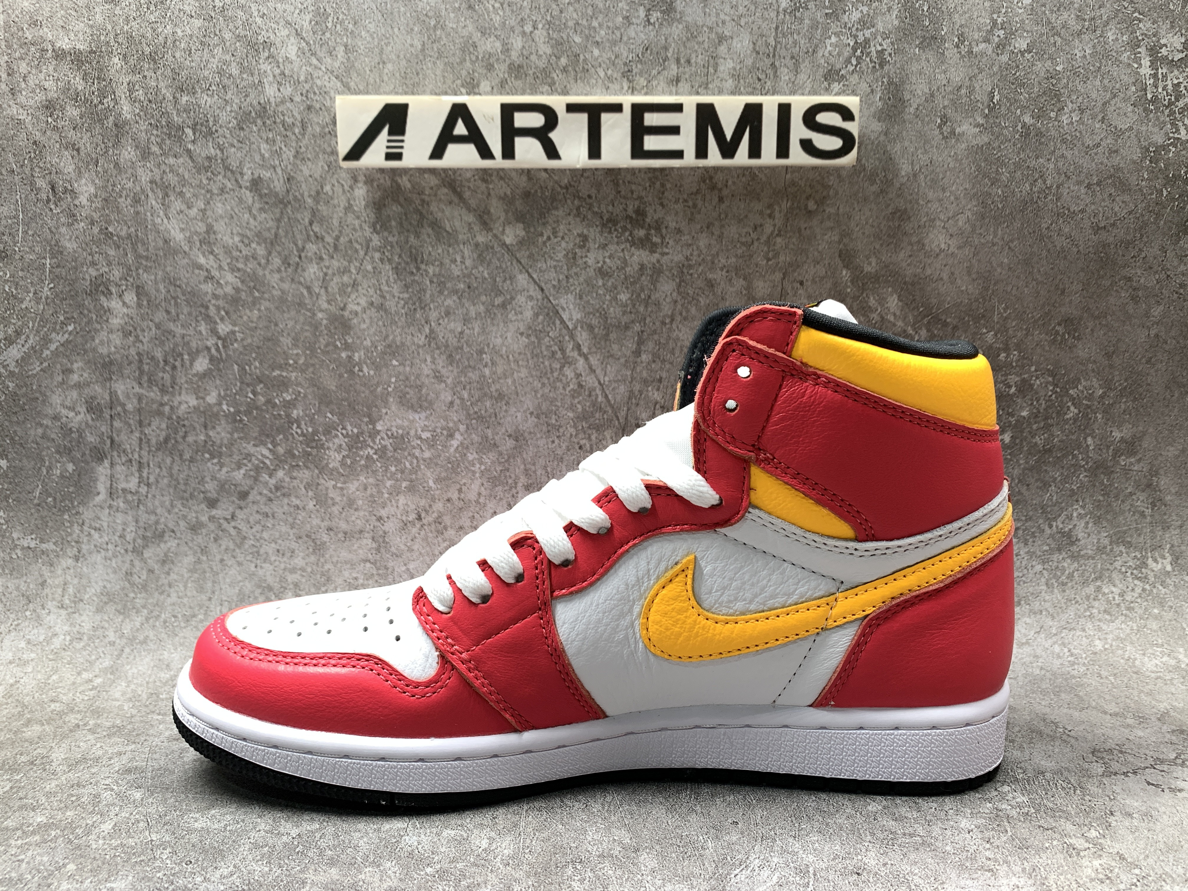 Air Jordan 1 Retro High OG Light Fusion Red