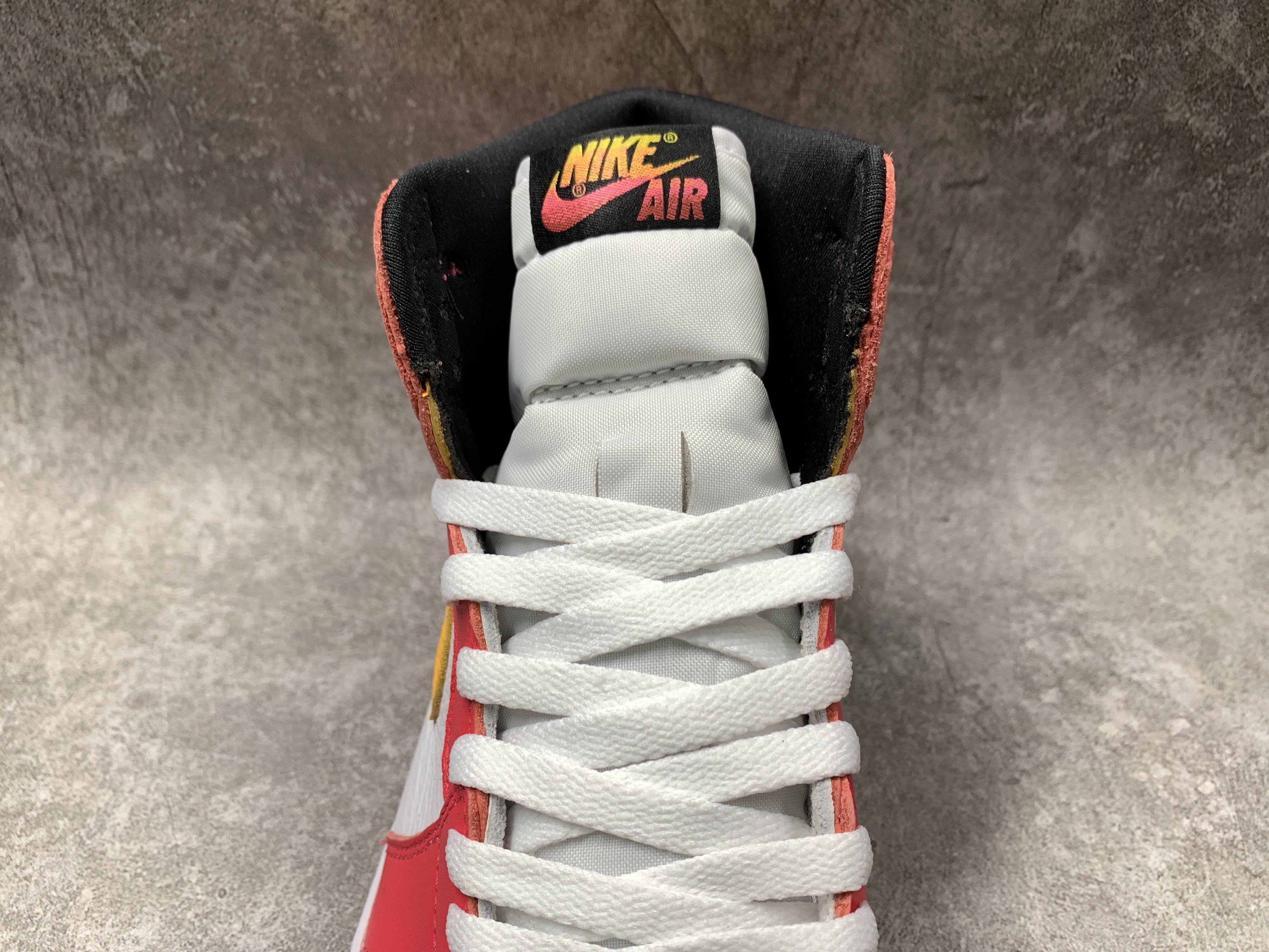 Air Jordan 1 Retro High OG Light Fusion Red