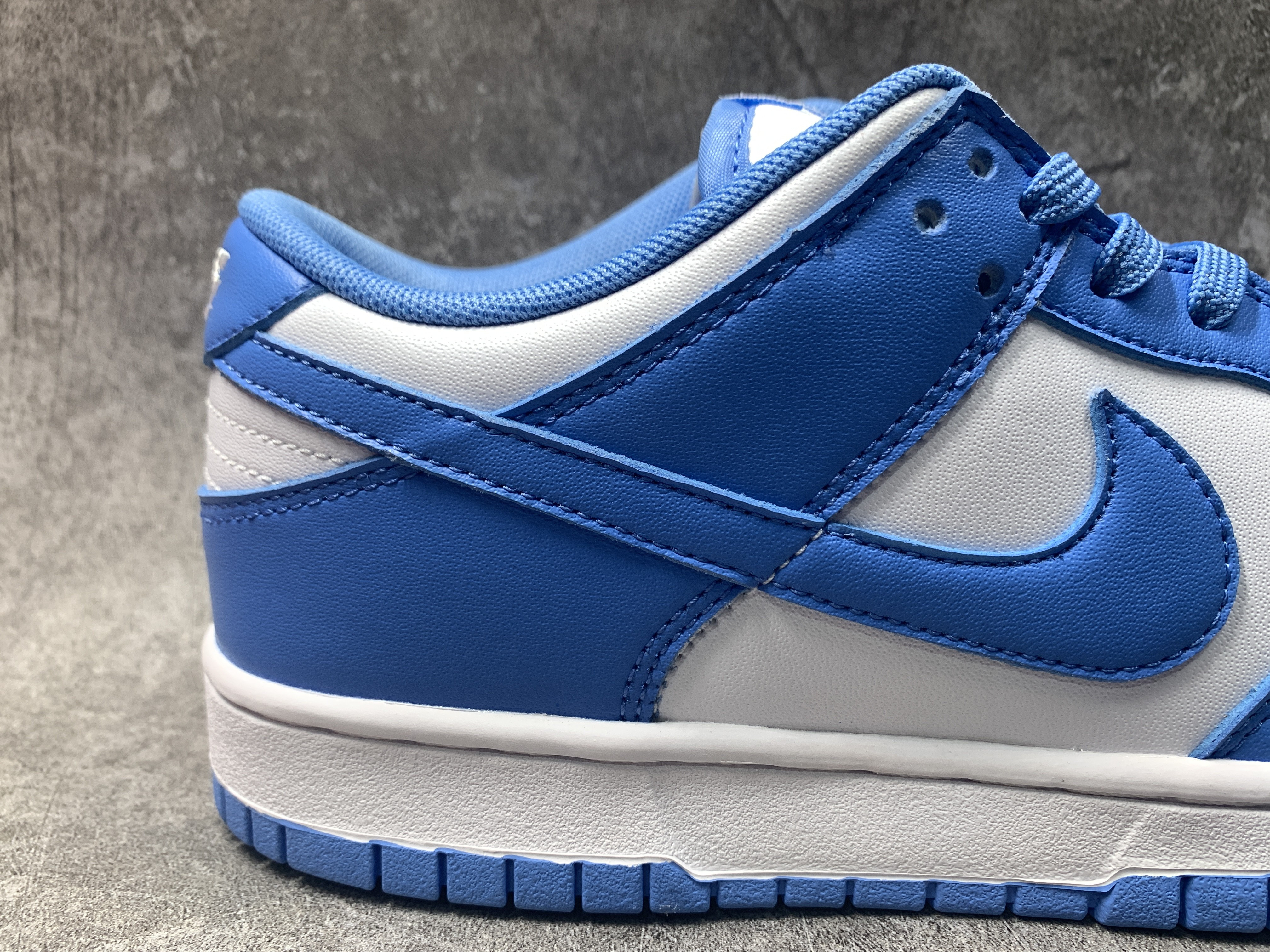 Nike Dunk Low UNC (2021)