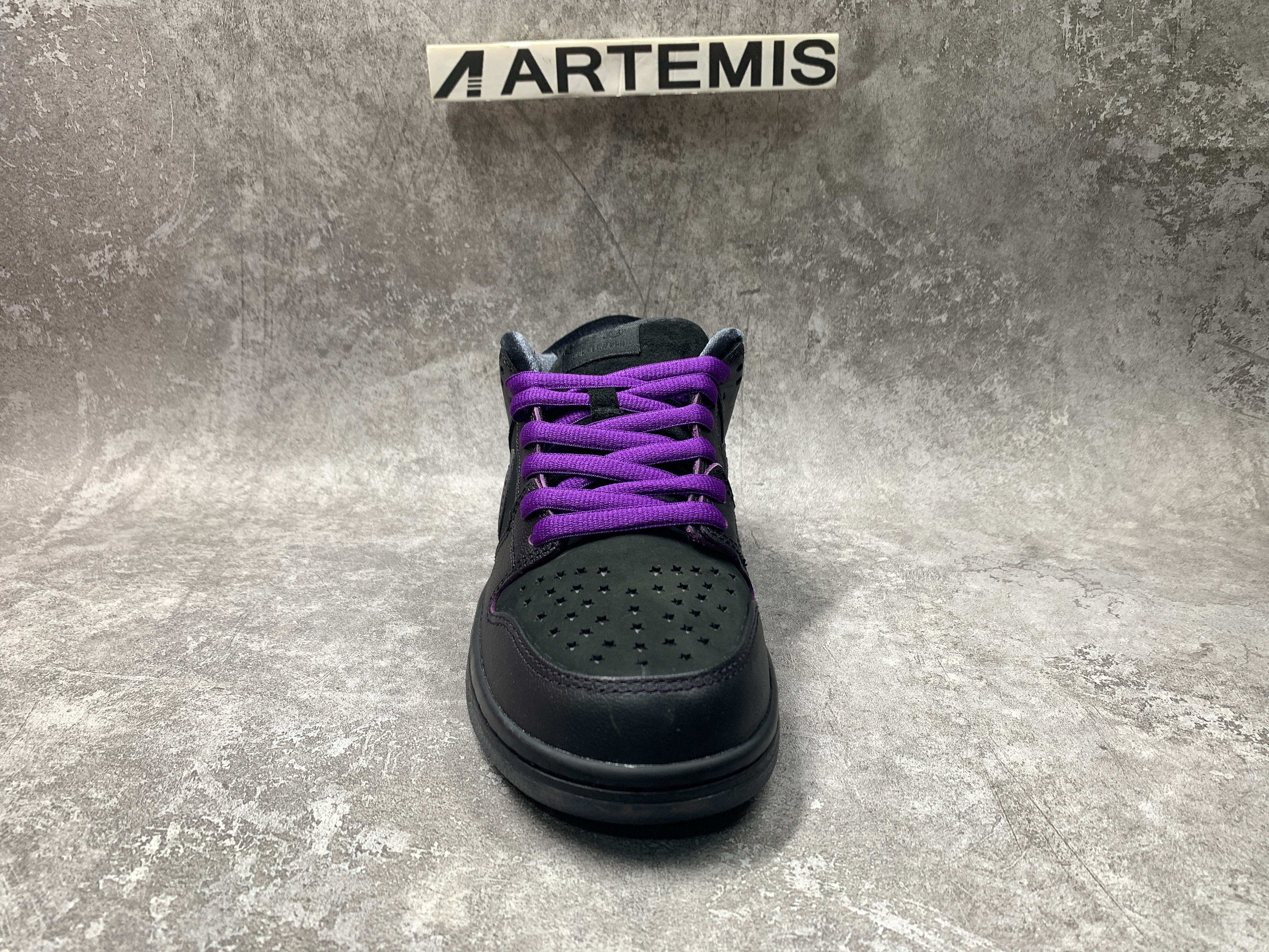 Familia x Nike SB Dunk Low First Avenue