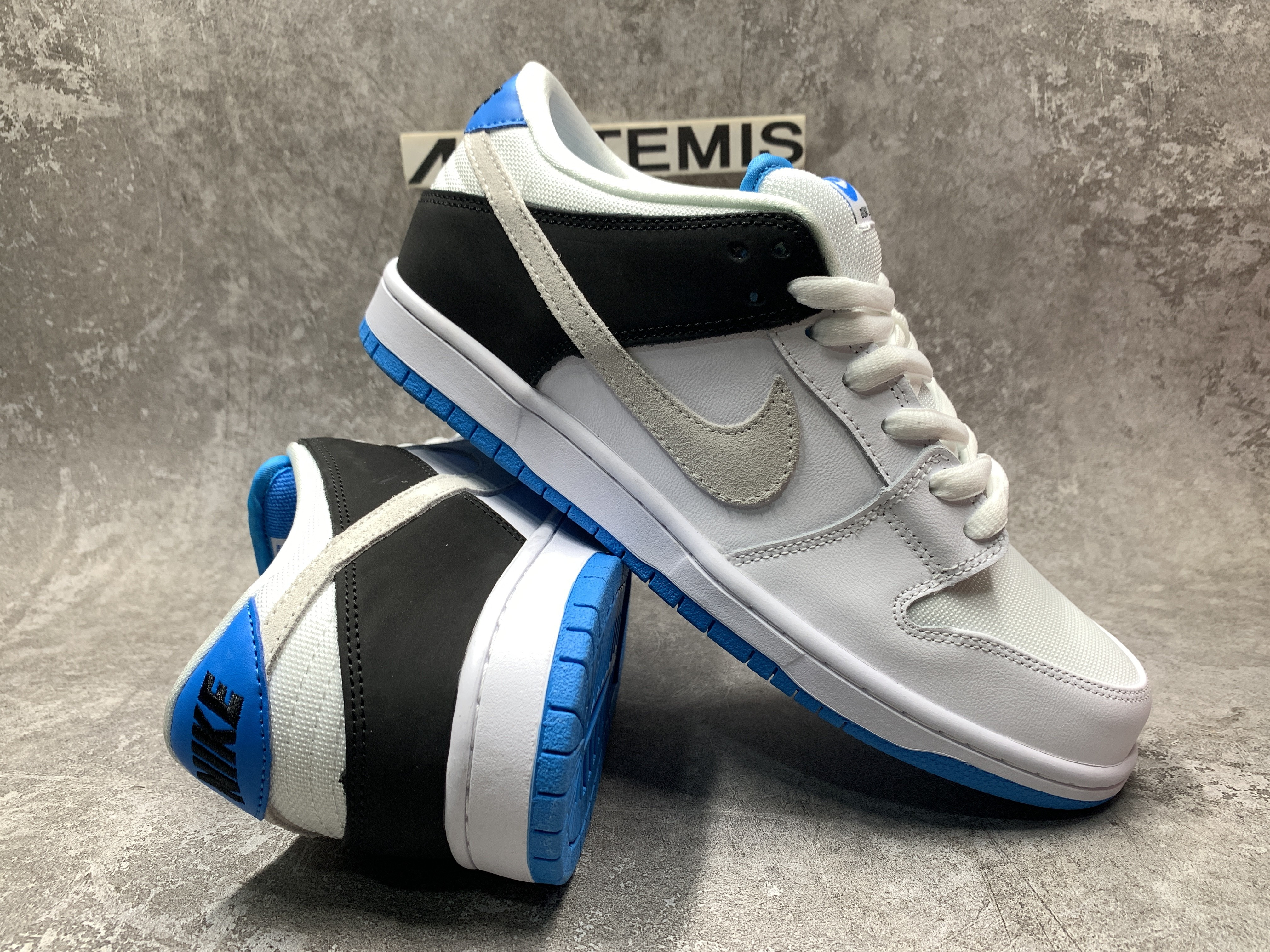 Nike SB Dunk Low Laser Blue