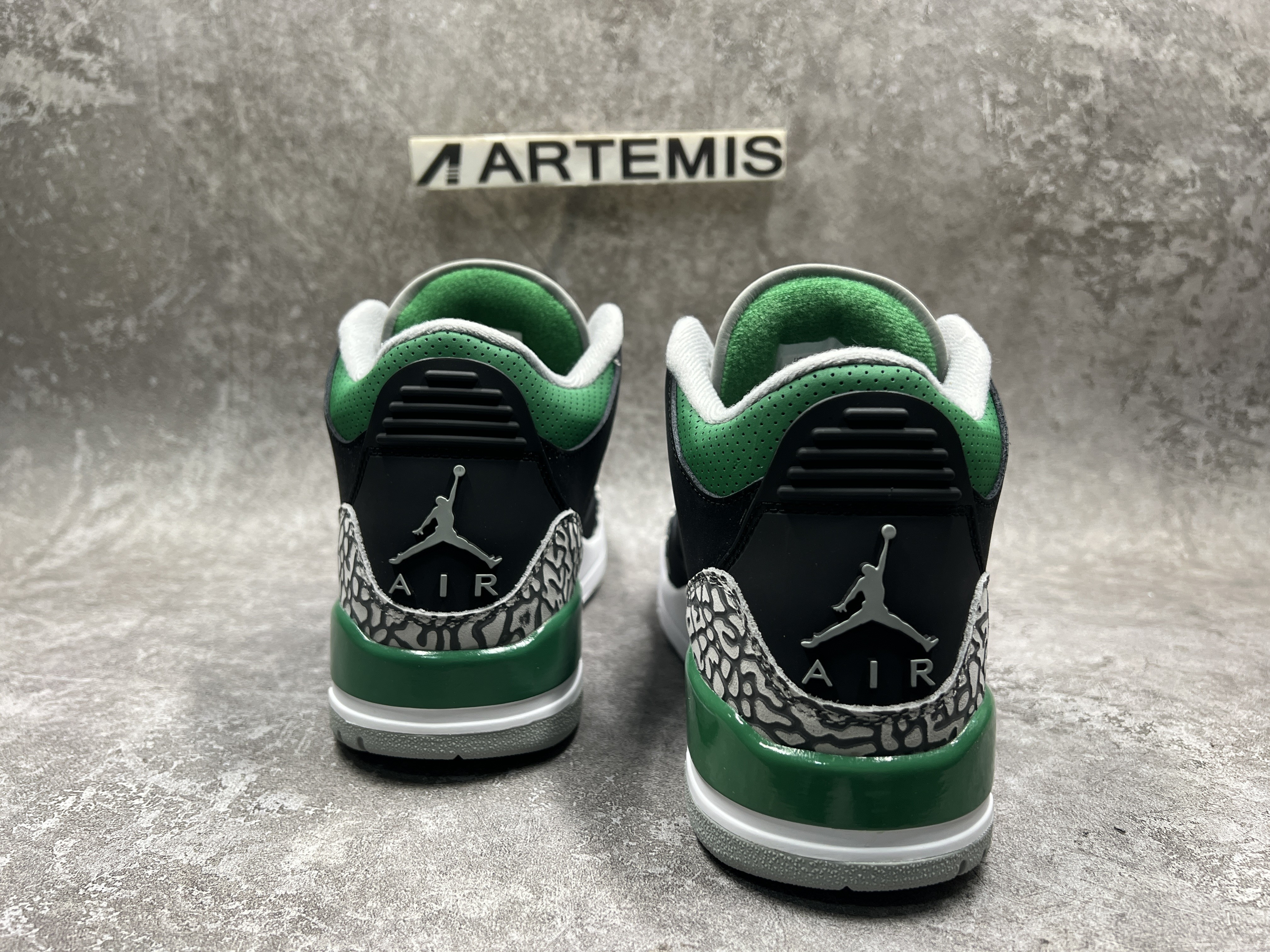 Air Jordan 3  Retro Pine Green