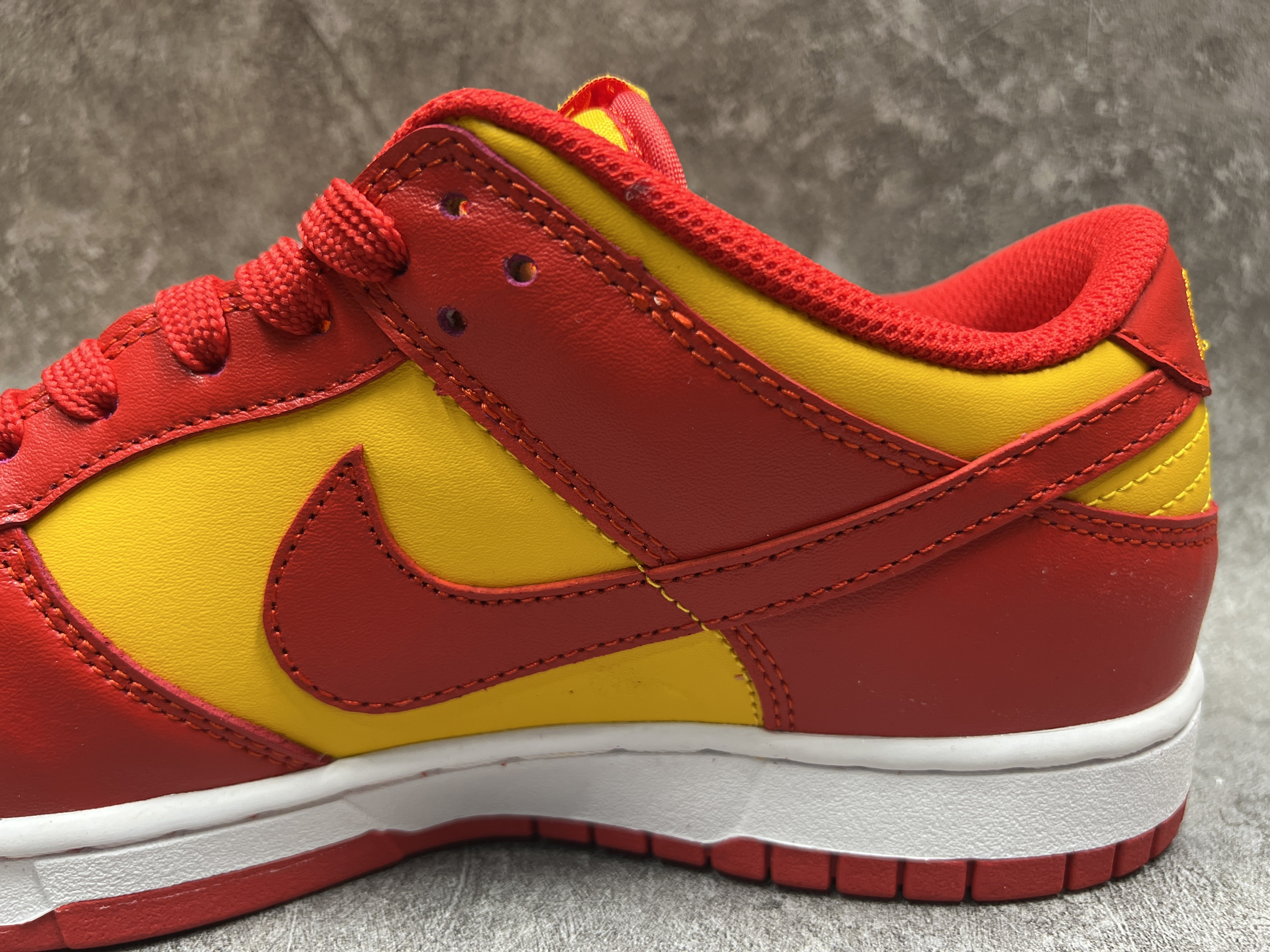 Nike Dunk Low Midas Gold