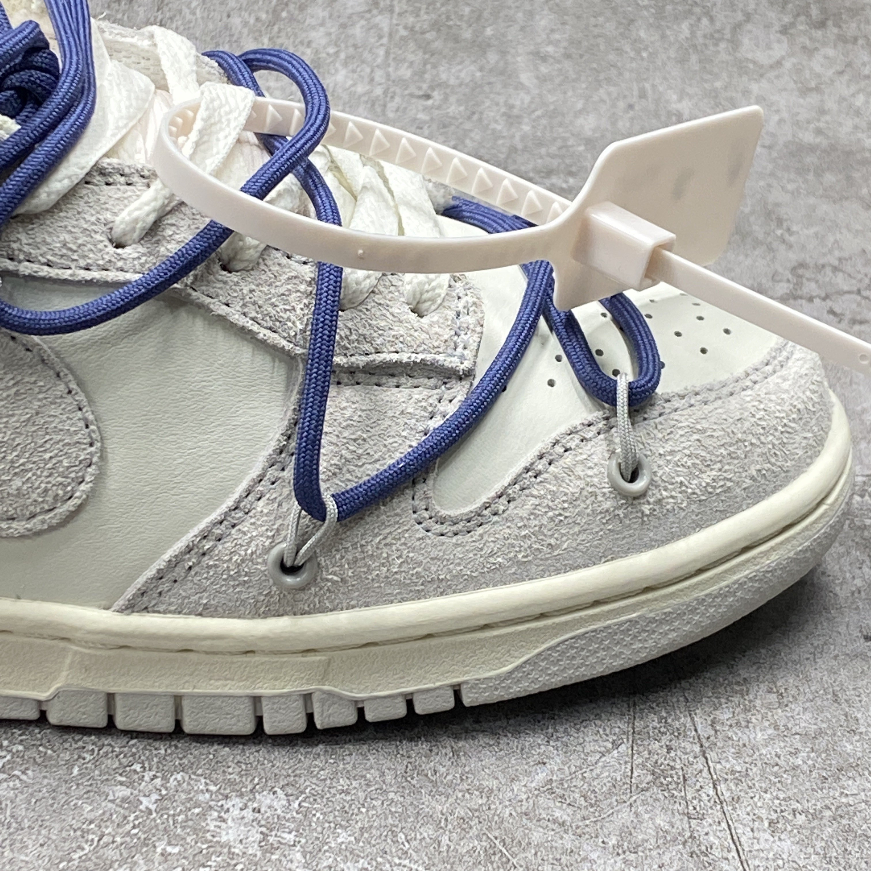 Nike Dunk Low Off-White Lot 18