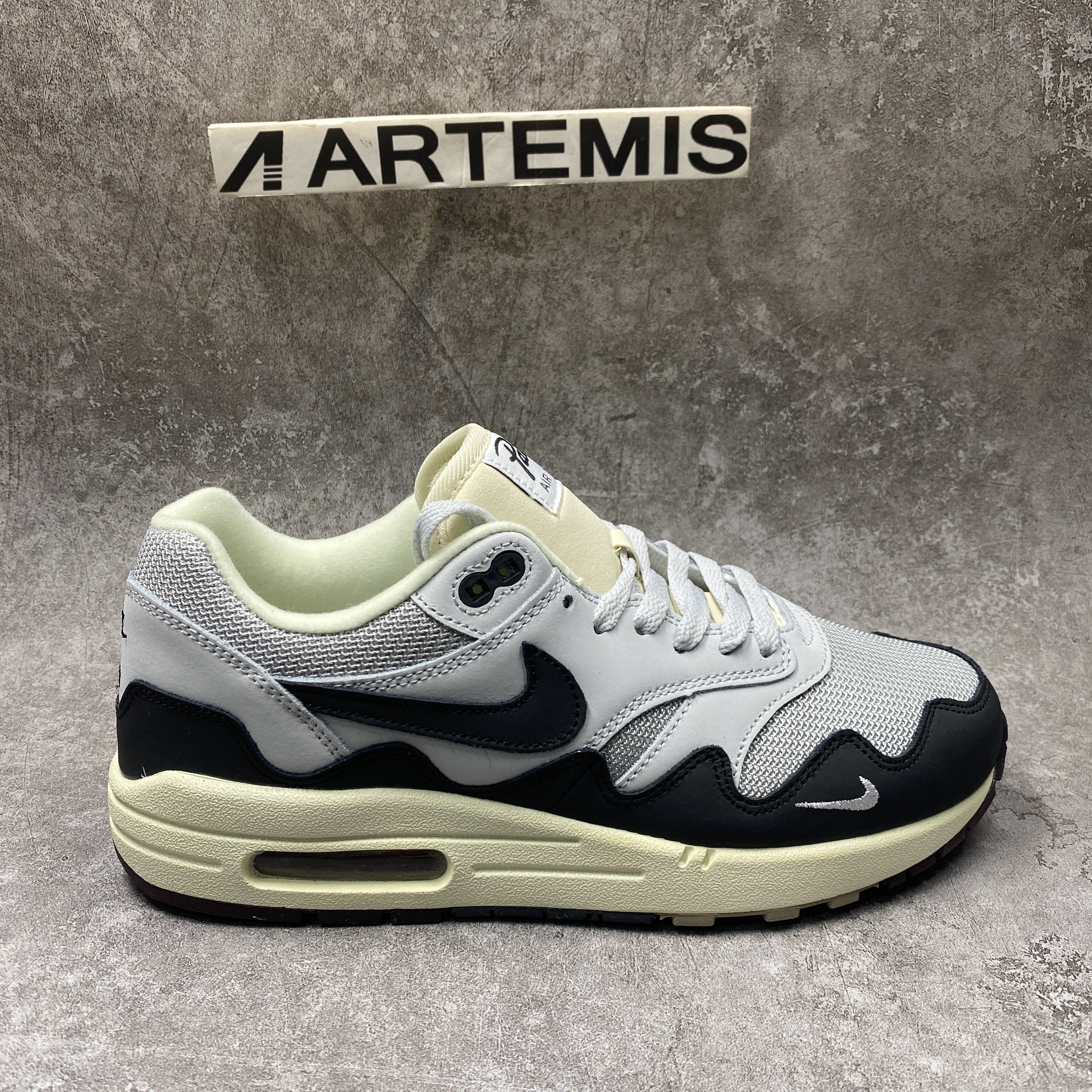 Nike Air Max 1 x Patta White Grey