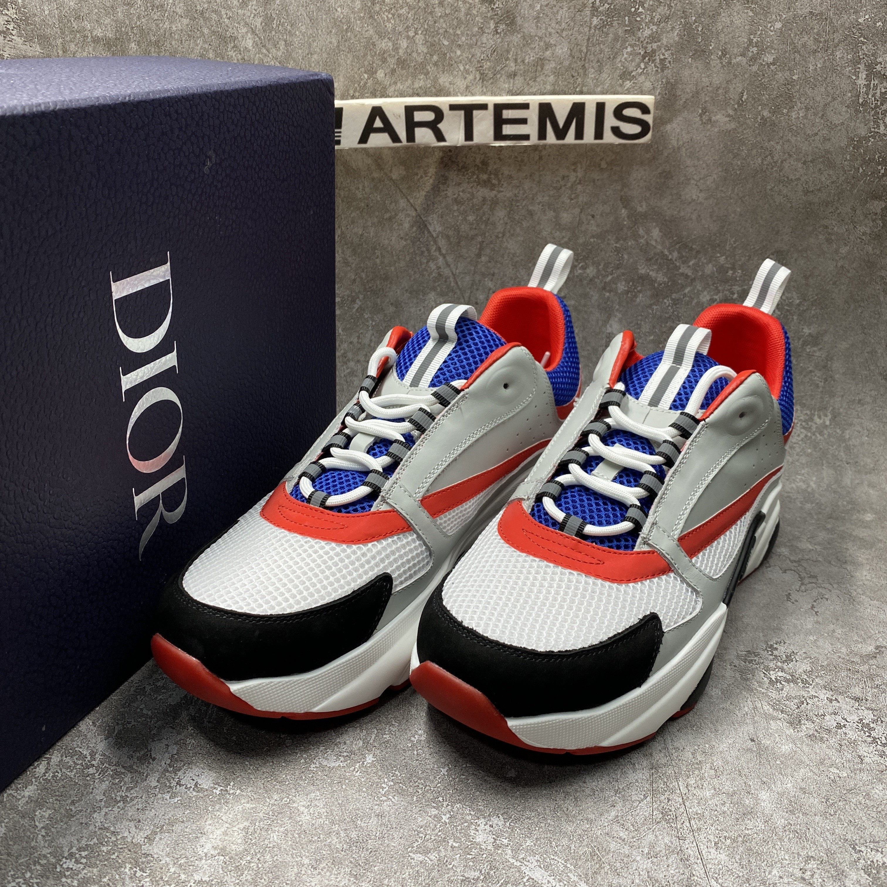 D*or b22 white red blue