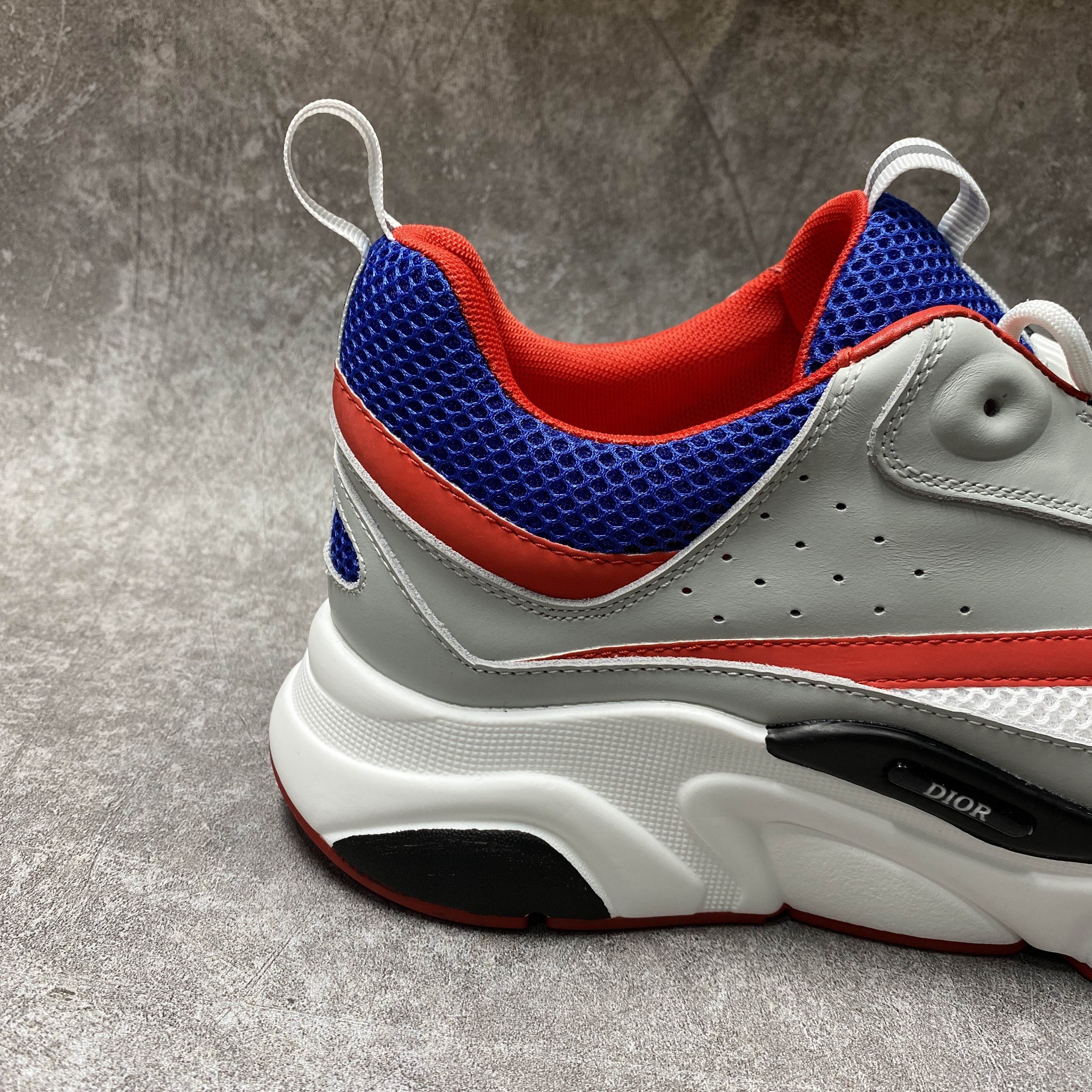 D*or b22 white red blue
