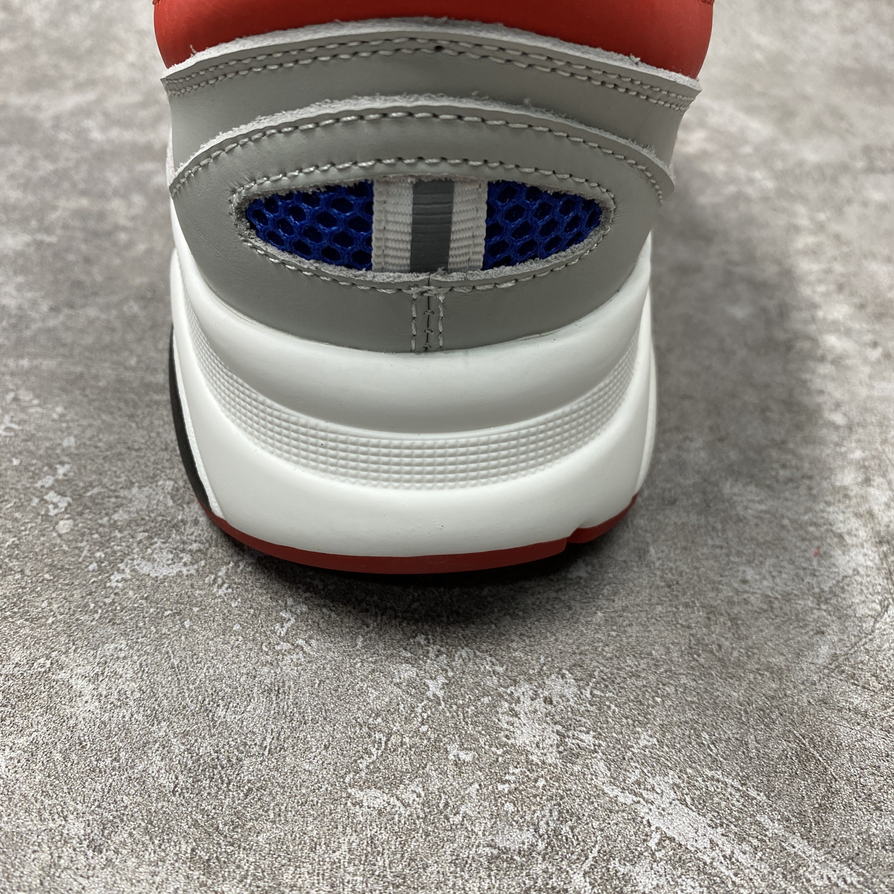 D*or b22 white red blue