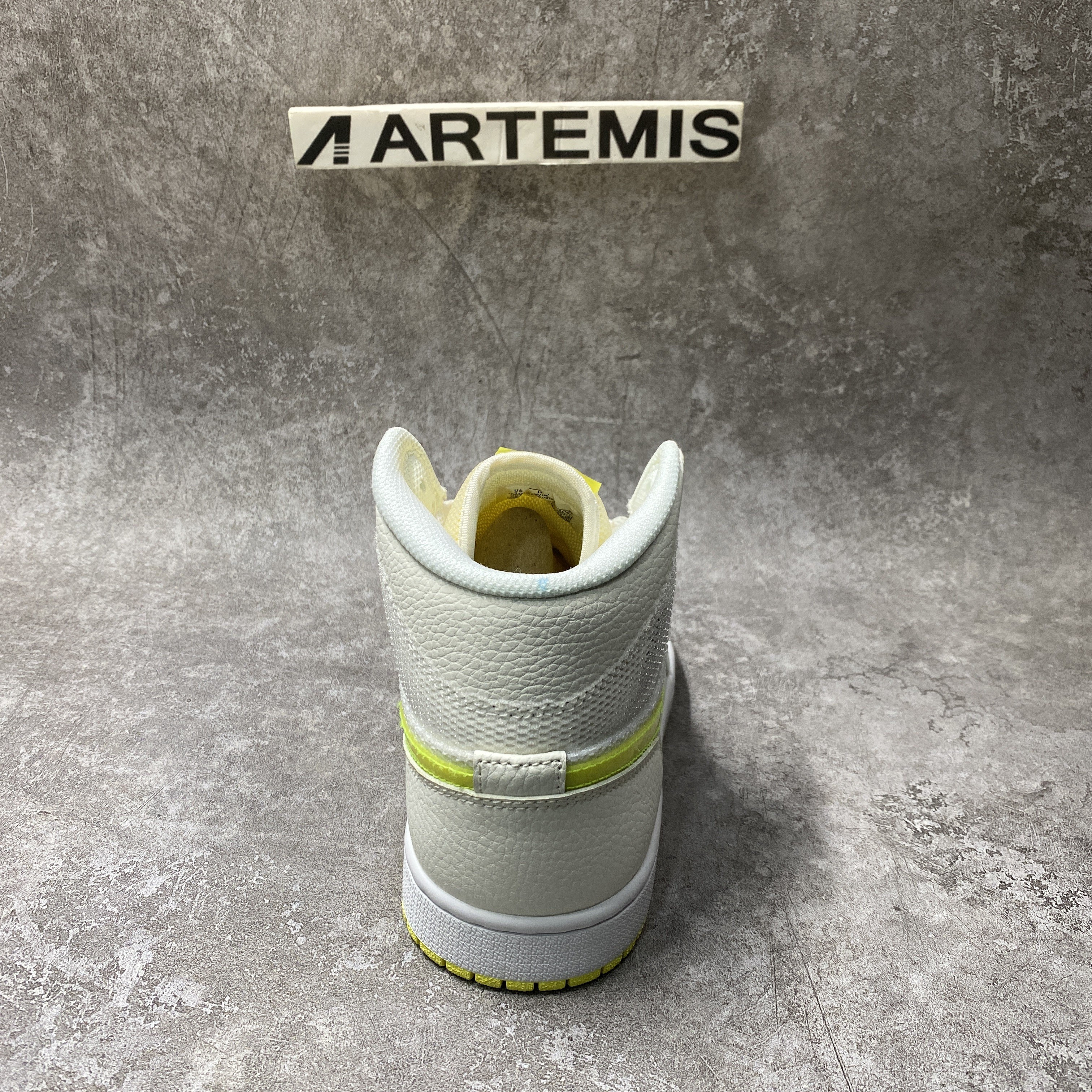 Air Jordan 1 Mid SE Voltage Yellow