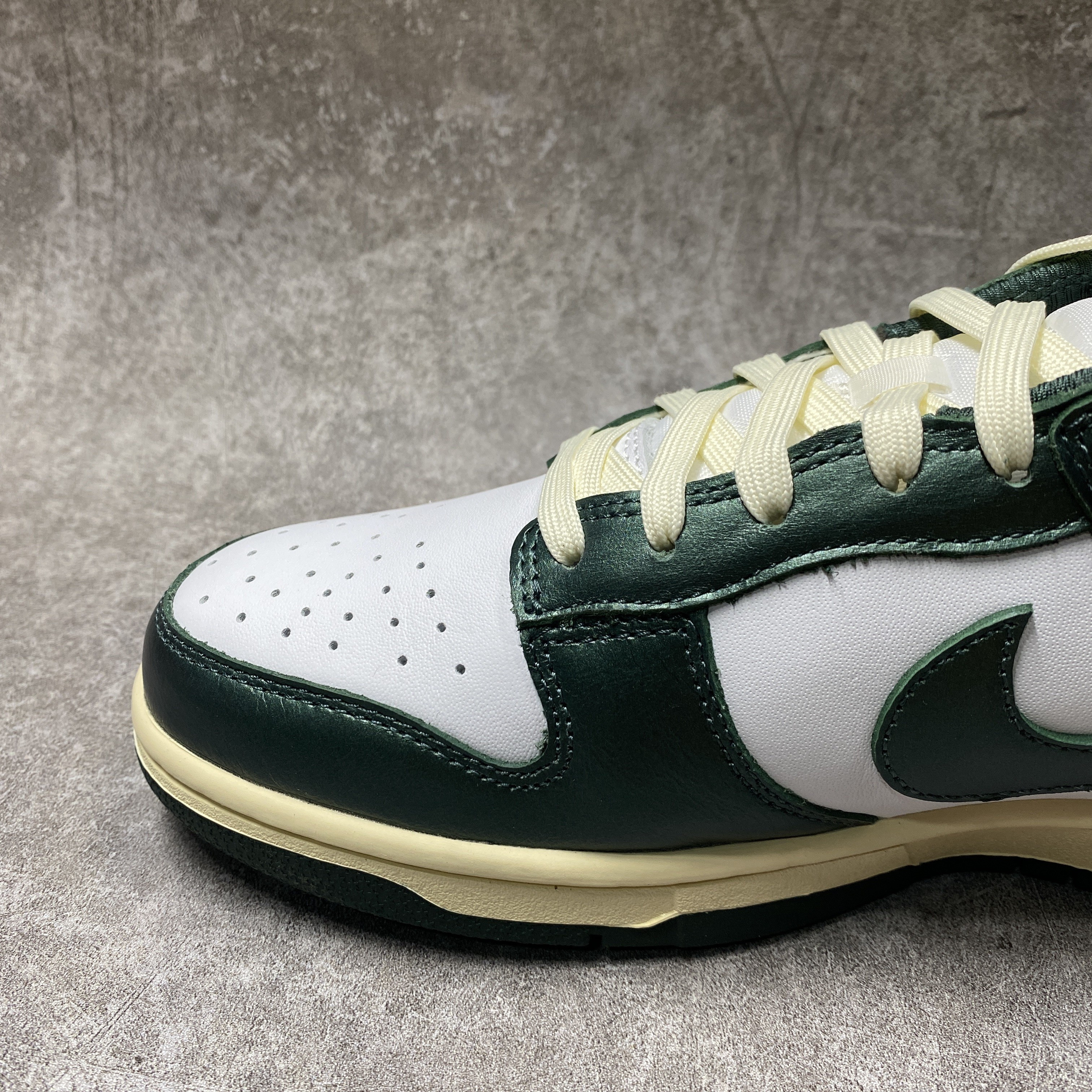 Nike Dunk Low Vintage Green