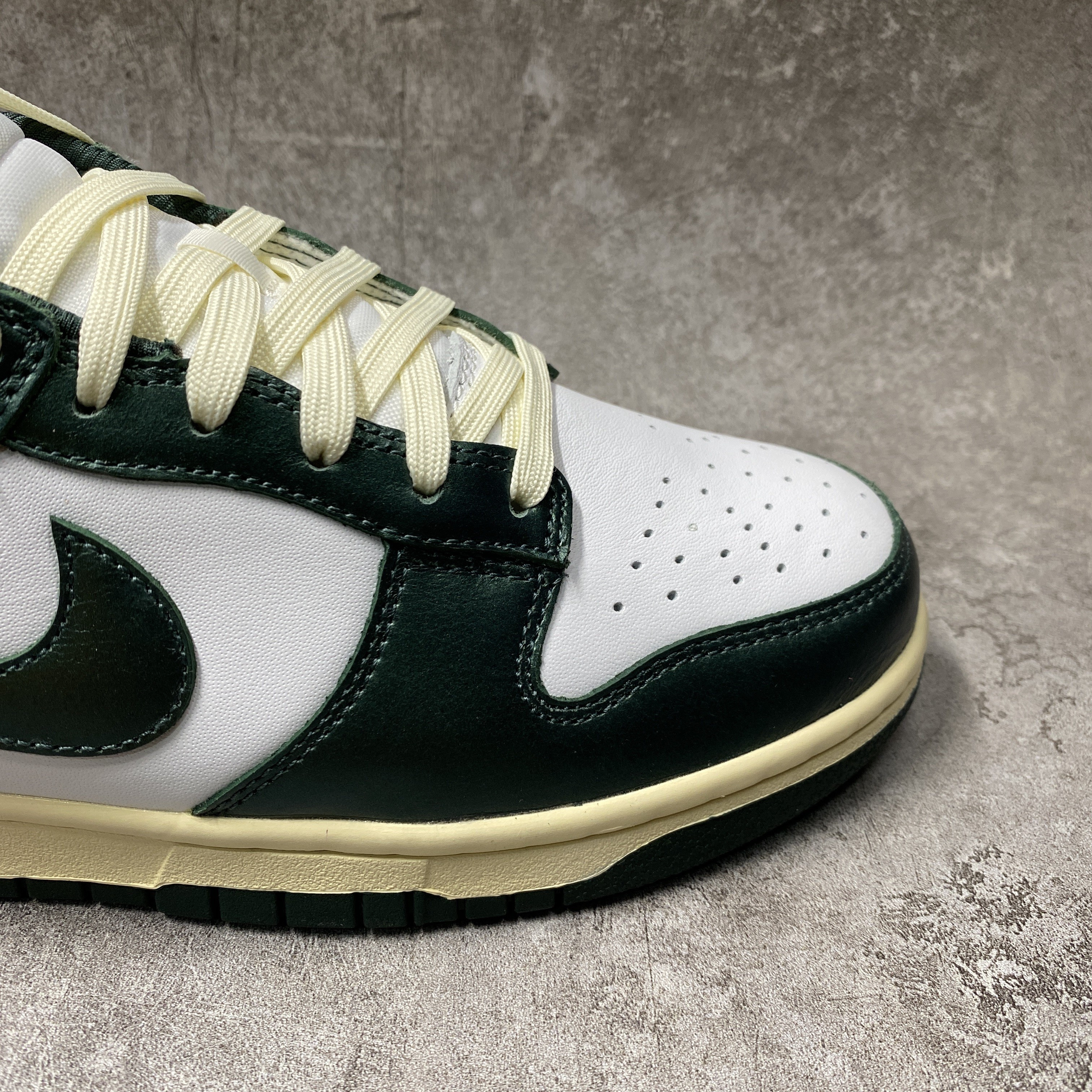 Nike Dunk Low Vintage Green