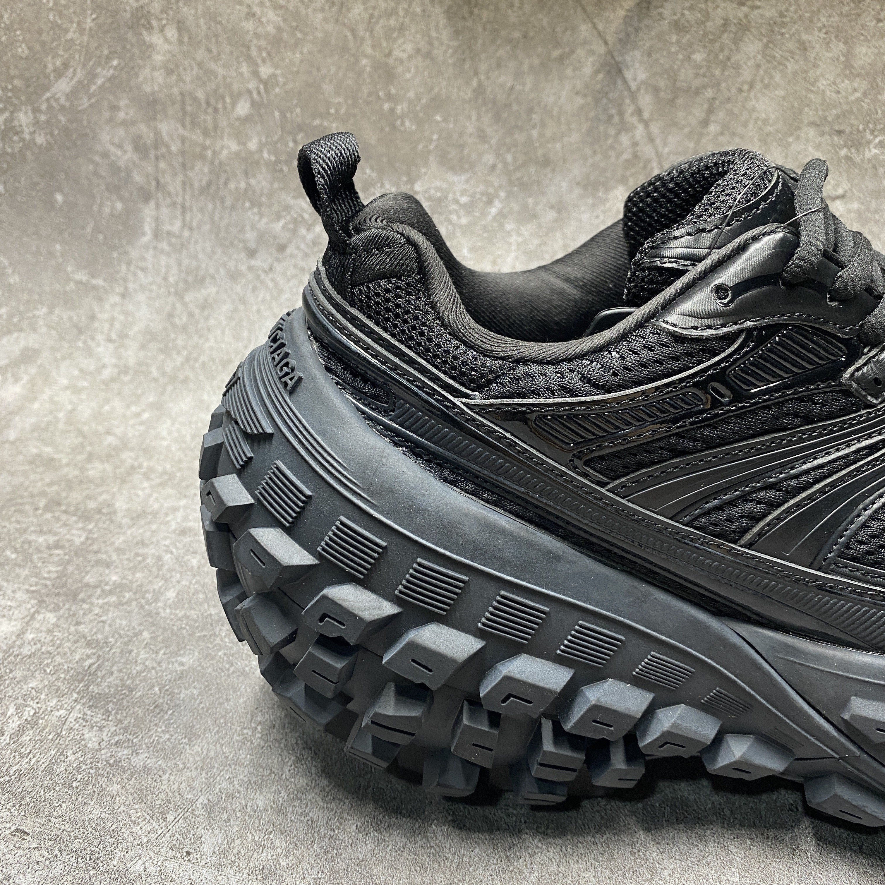 Balenciga Defender Black