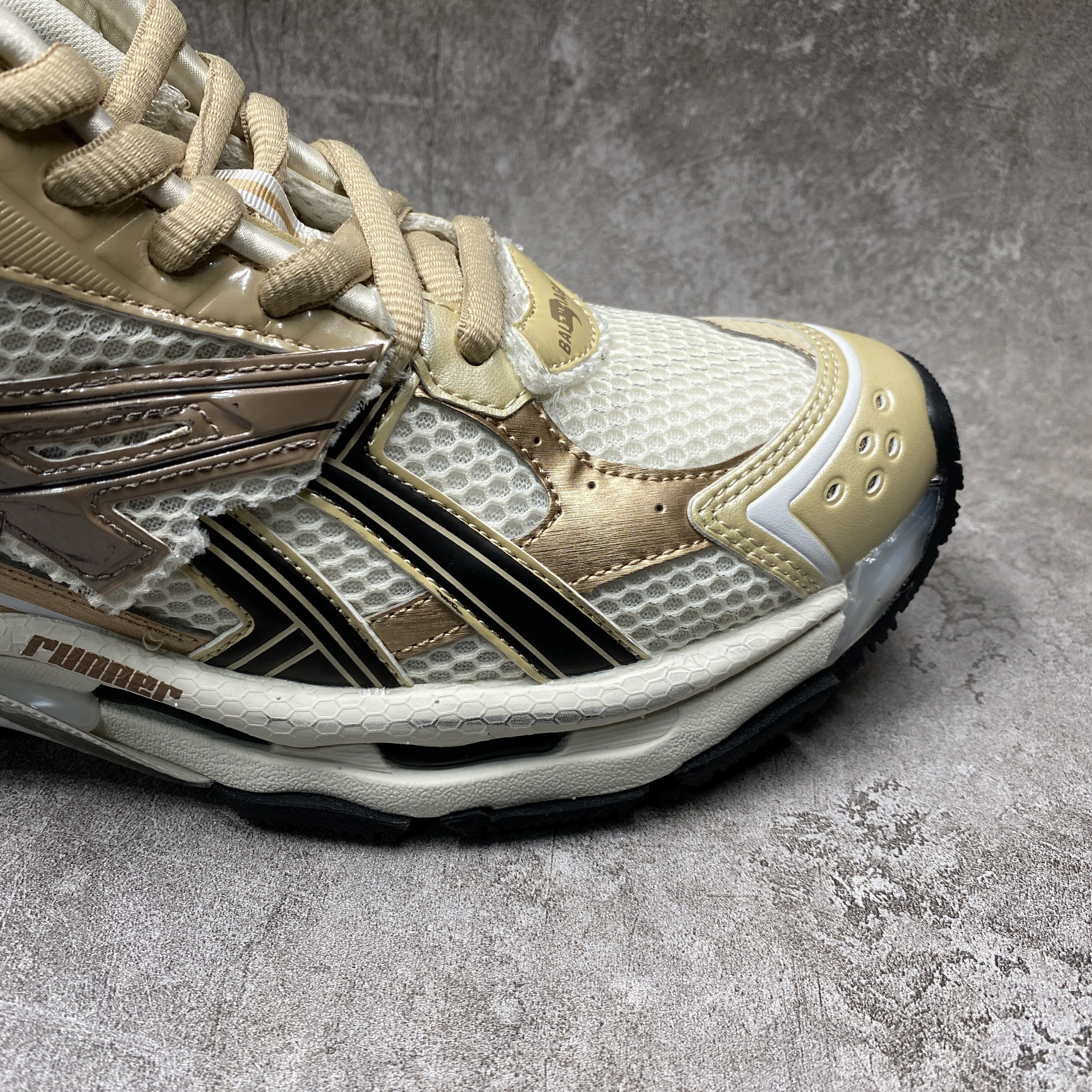 Balenciga Runner Beige Black White