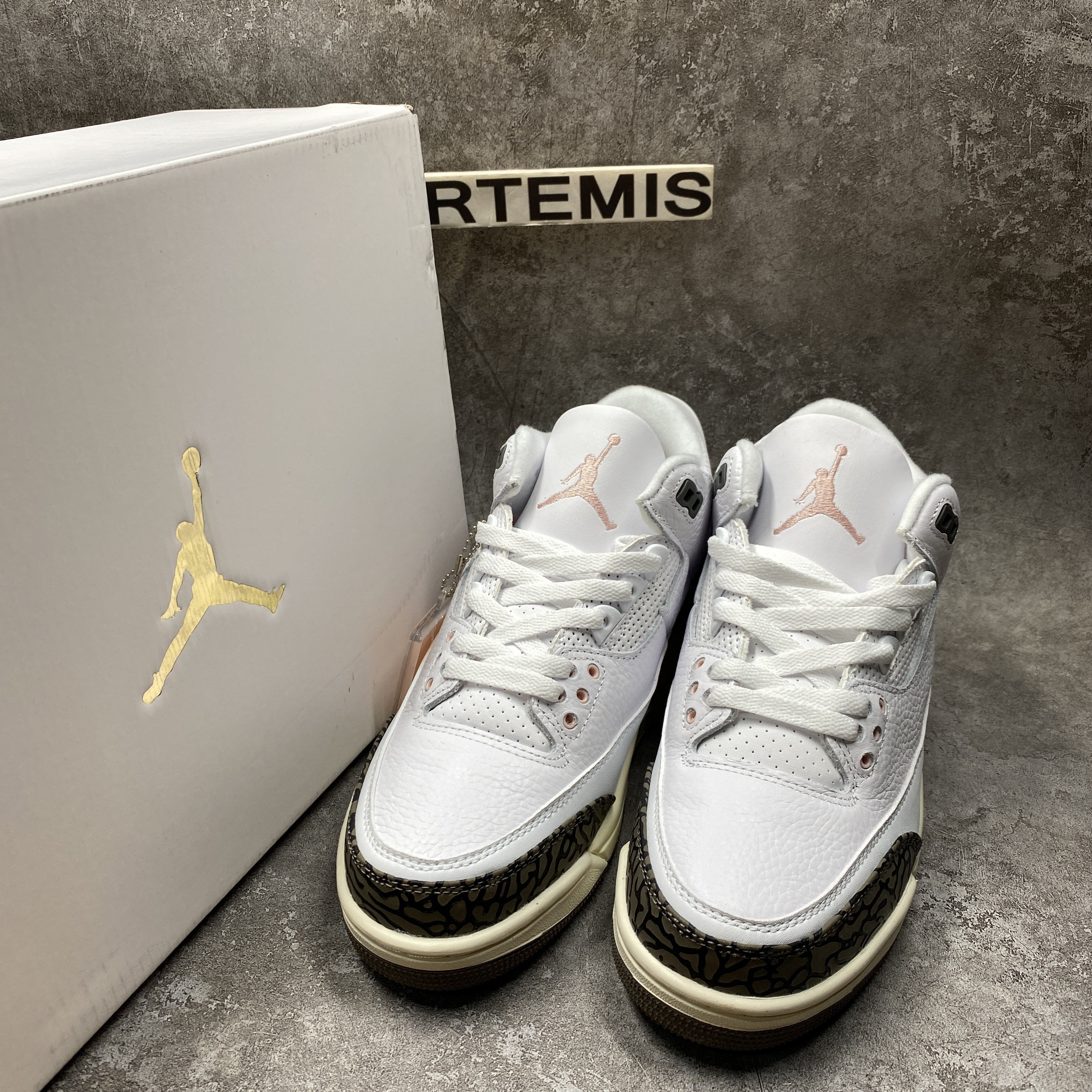 Air Jordan 3 Retro Neapolitan Dark Mocha