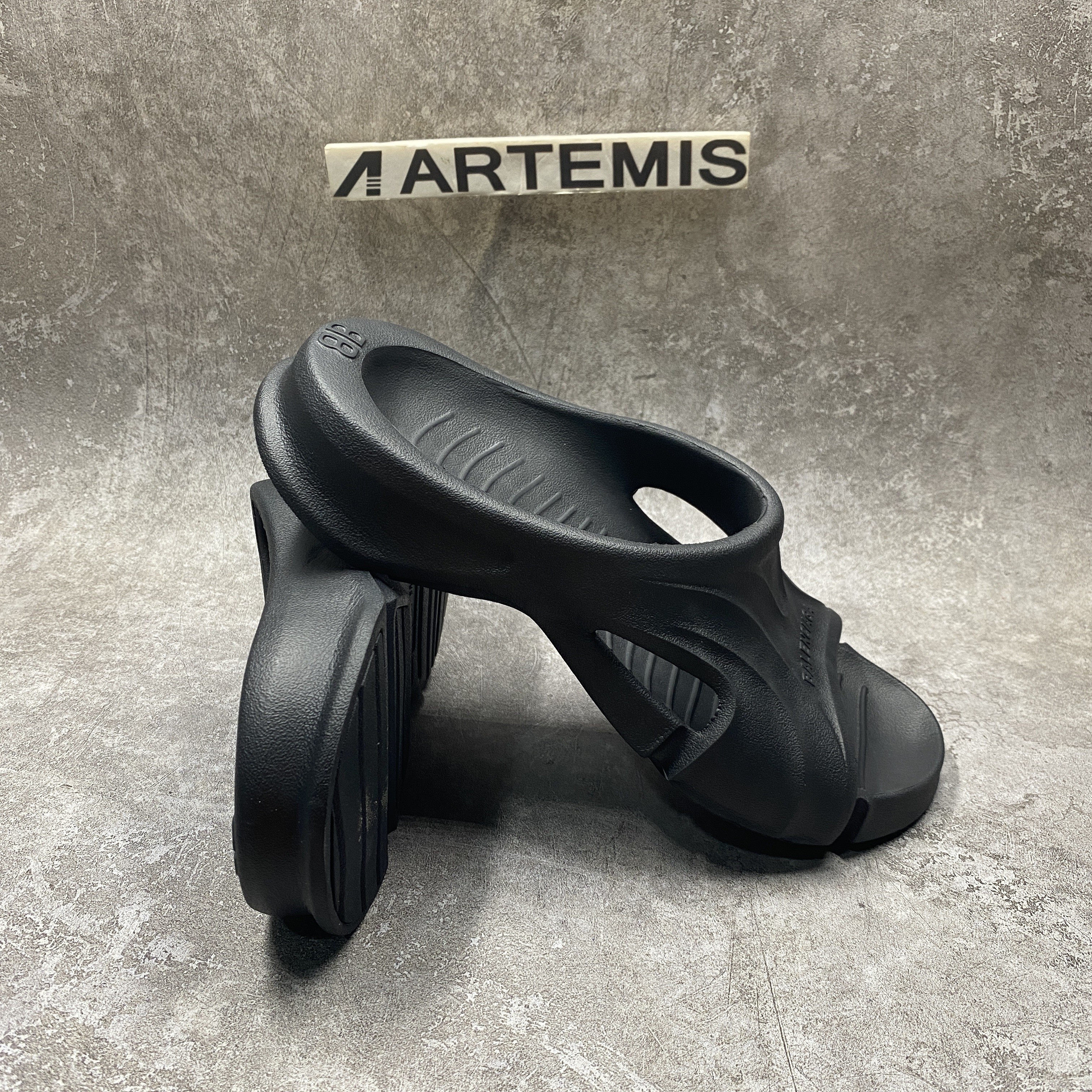 Balenciga Mold Slides Black (run one size bigger)