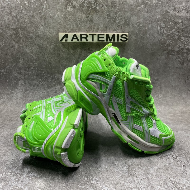 Balenciga Runner Sneaker in Green
