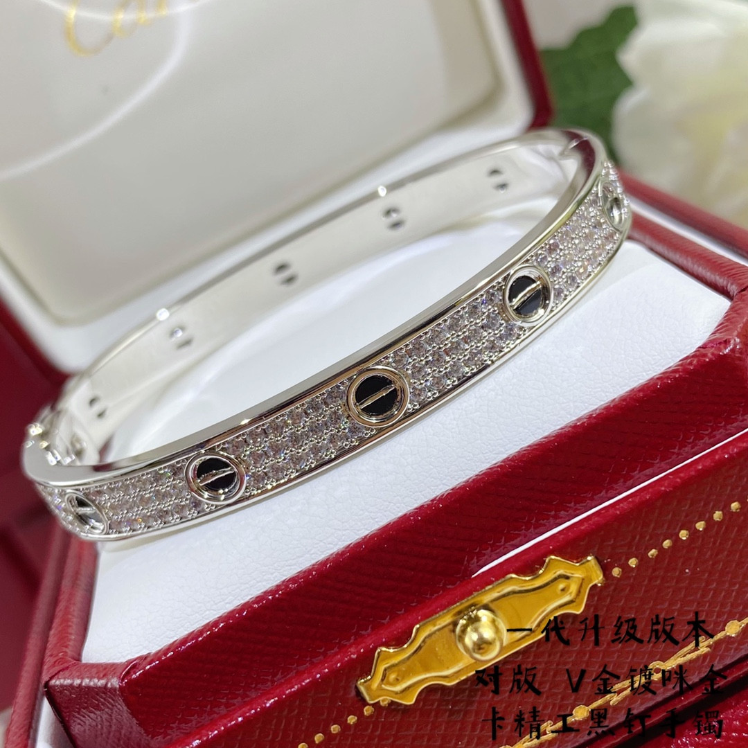 Ca*t*er black nail star bracelet