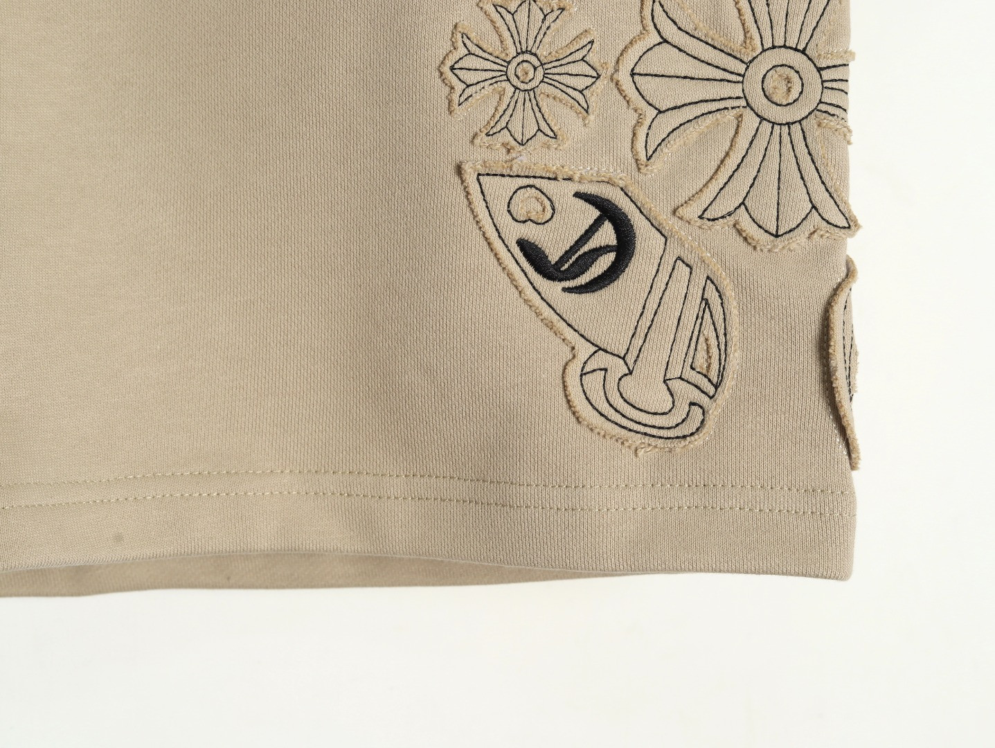 Ch**me He**ts 24ss shorts