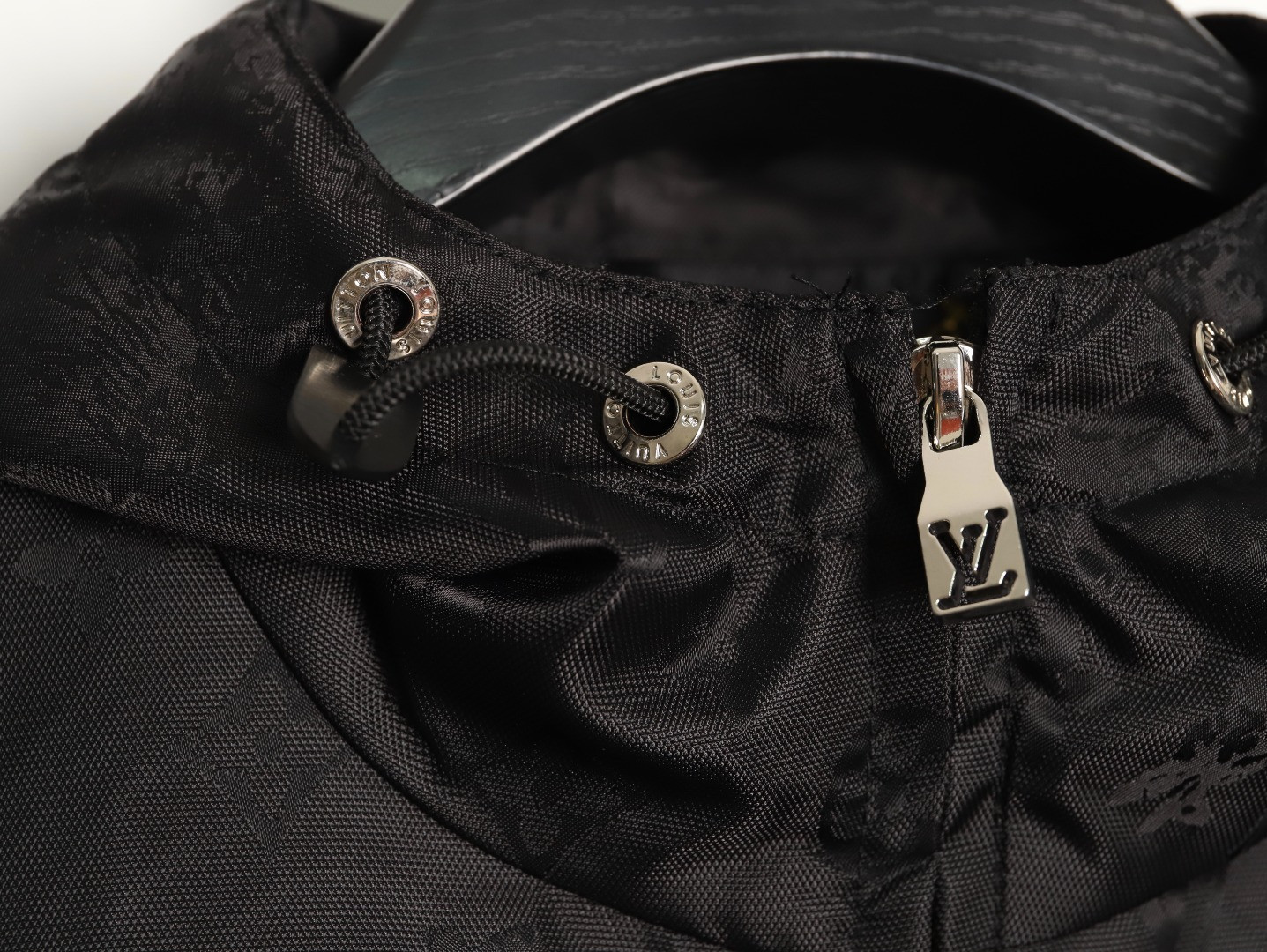 l0*is V*t0n lv 25ss coats