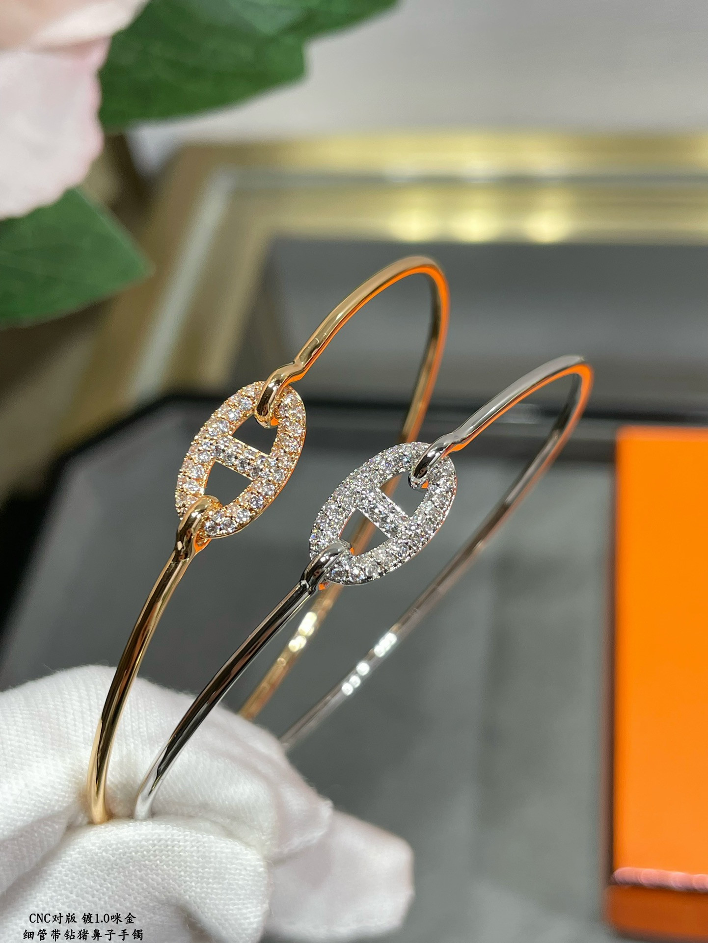 H**me5 thin tube di*m*nd pig nose bracelet
