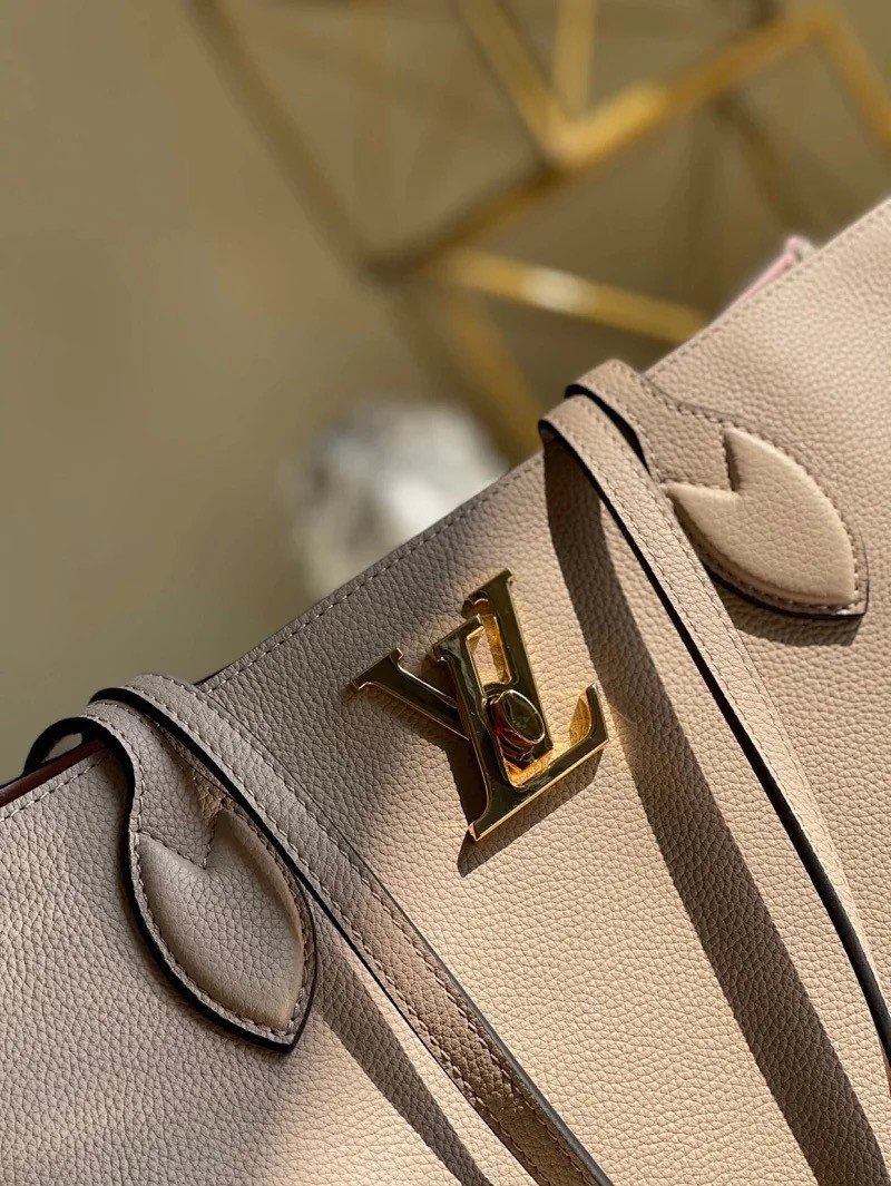 LV LOCKME SHOPPER M57346