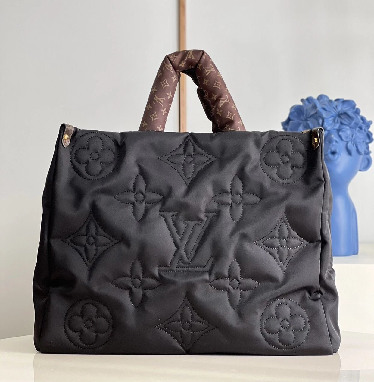 LV ONTHEGO GM M59005 16.1 x 13.4 x 7.5 inches