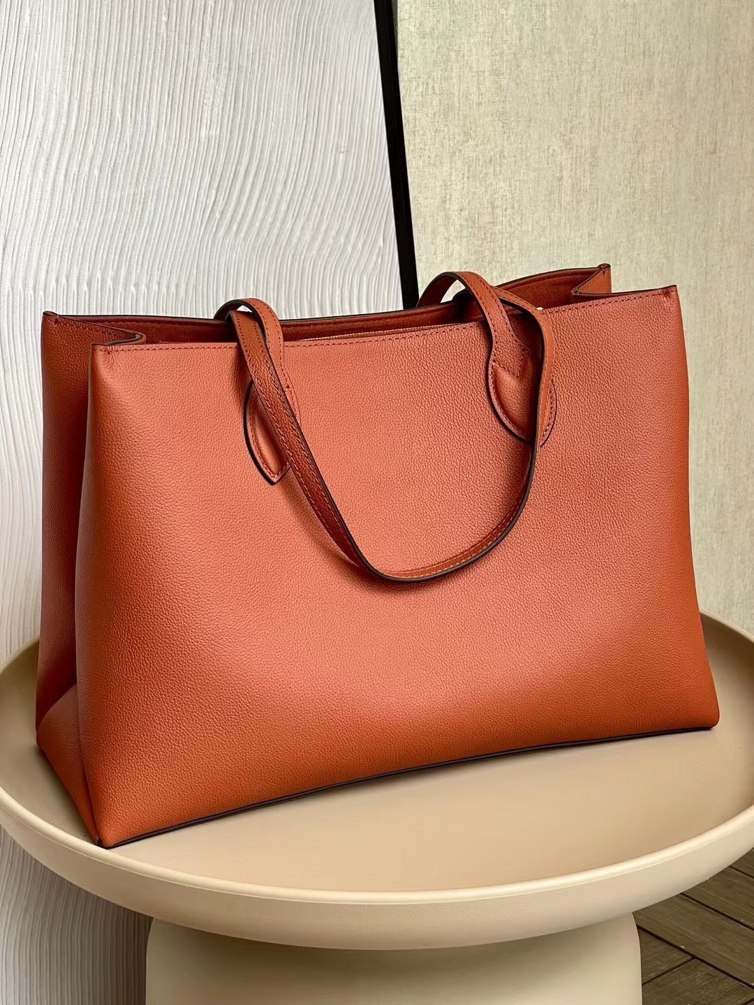 LV LOCKME SHOPPER M58927