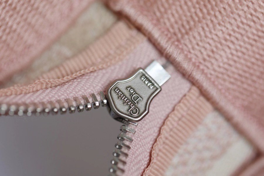 D*or travel make up bag