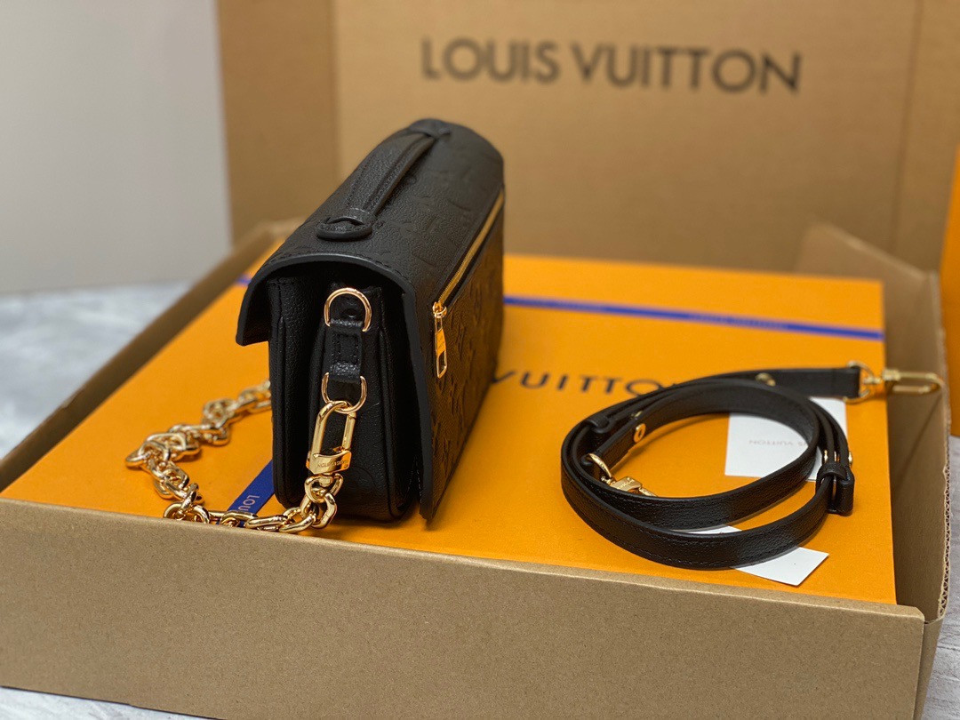LV Pochette Métis East West M46595