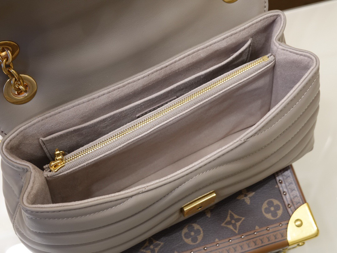 LV NEW WAVE CHAIN BAG M58550
