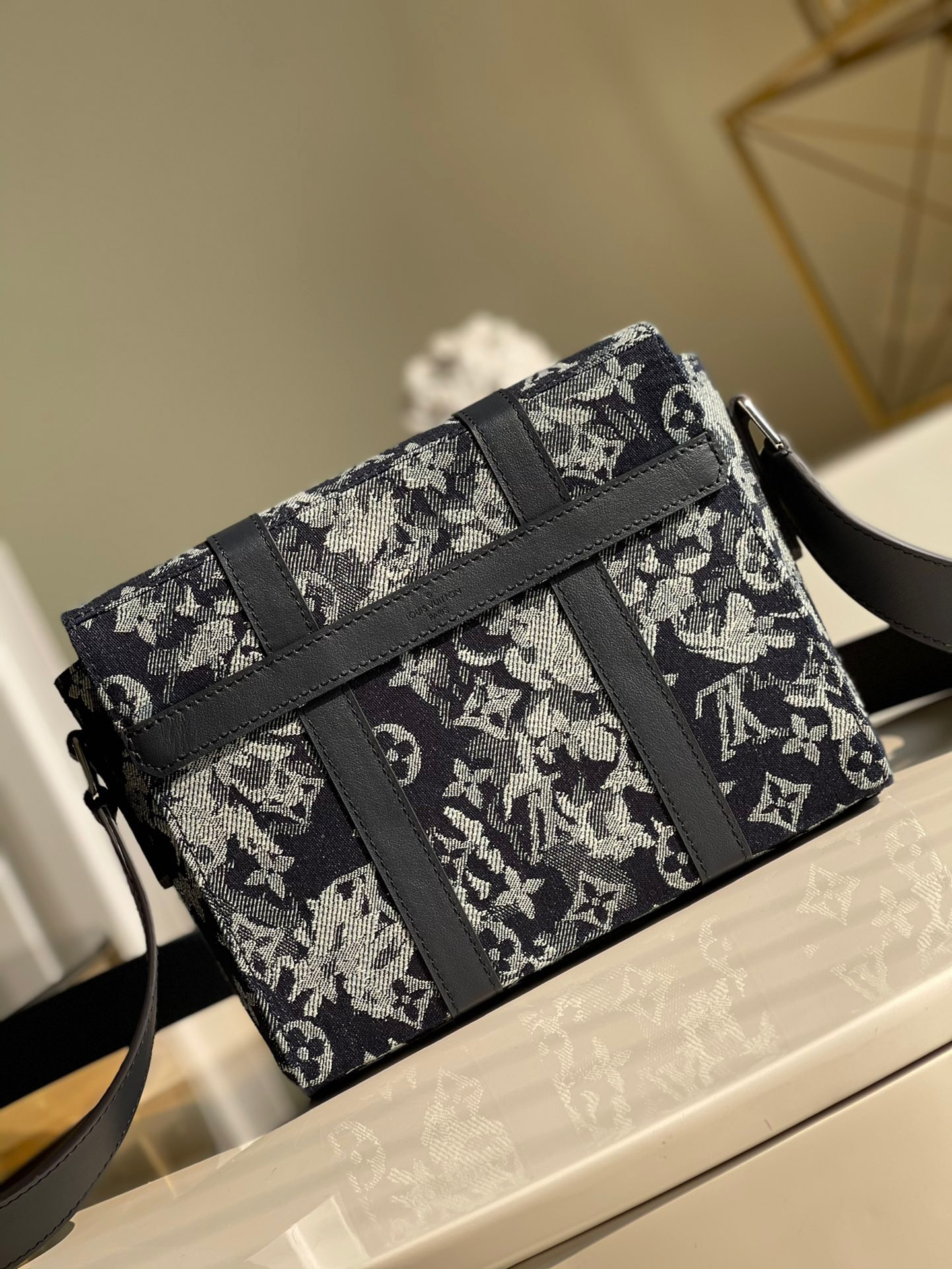 LV TRUNK MESSENGER M57282