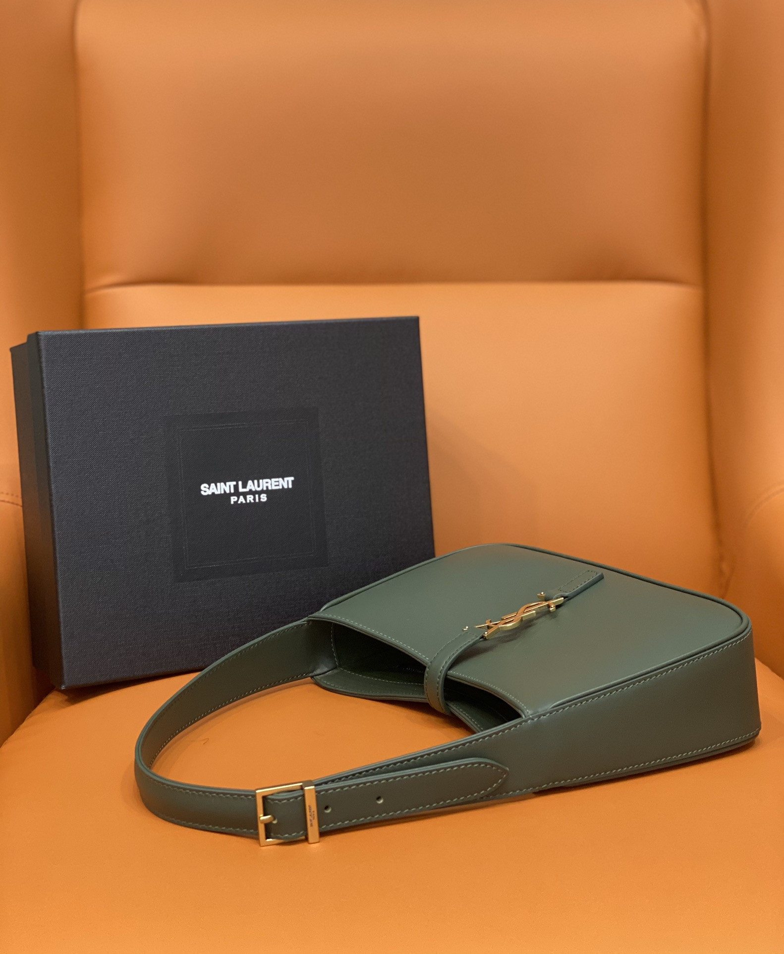Y*L le 5 À 7 in smooth leather vert fonce  23 x 16 x 6.5 cm