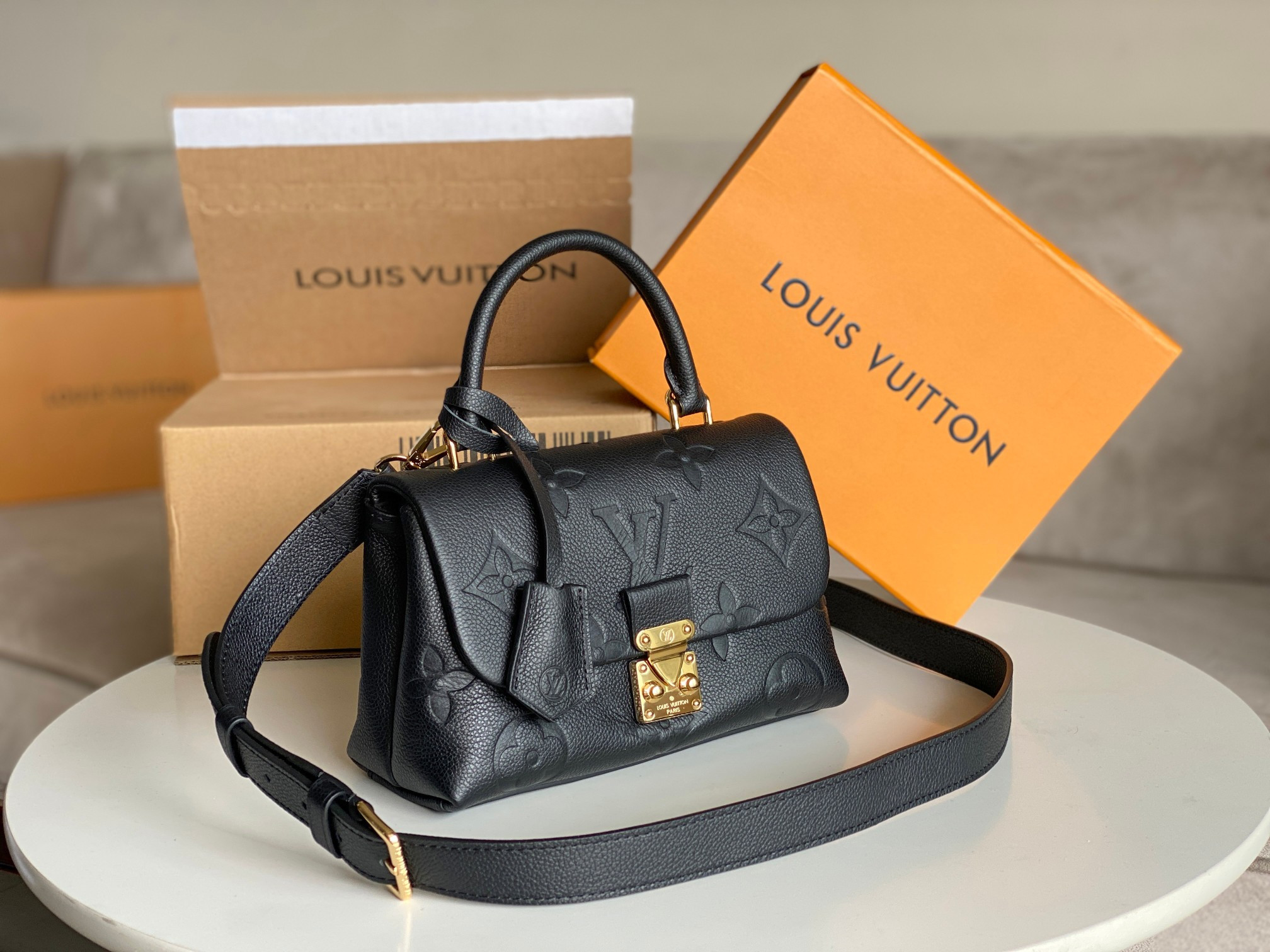 LV Madeleine BB M45978 24x17x8.5cm