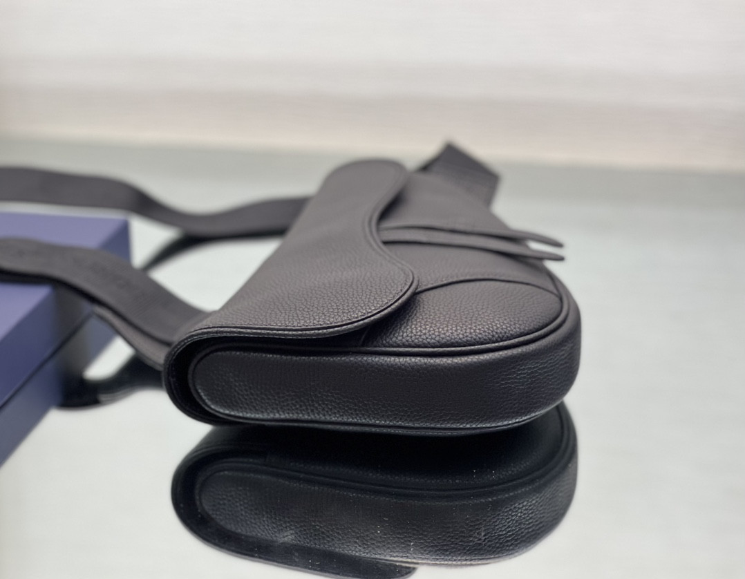 D*or saddle bag black grained calfskin 26 x 19 x 4.5 cm