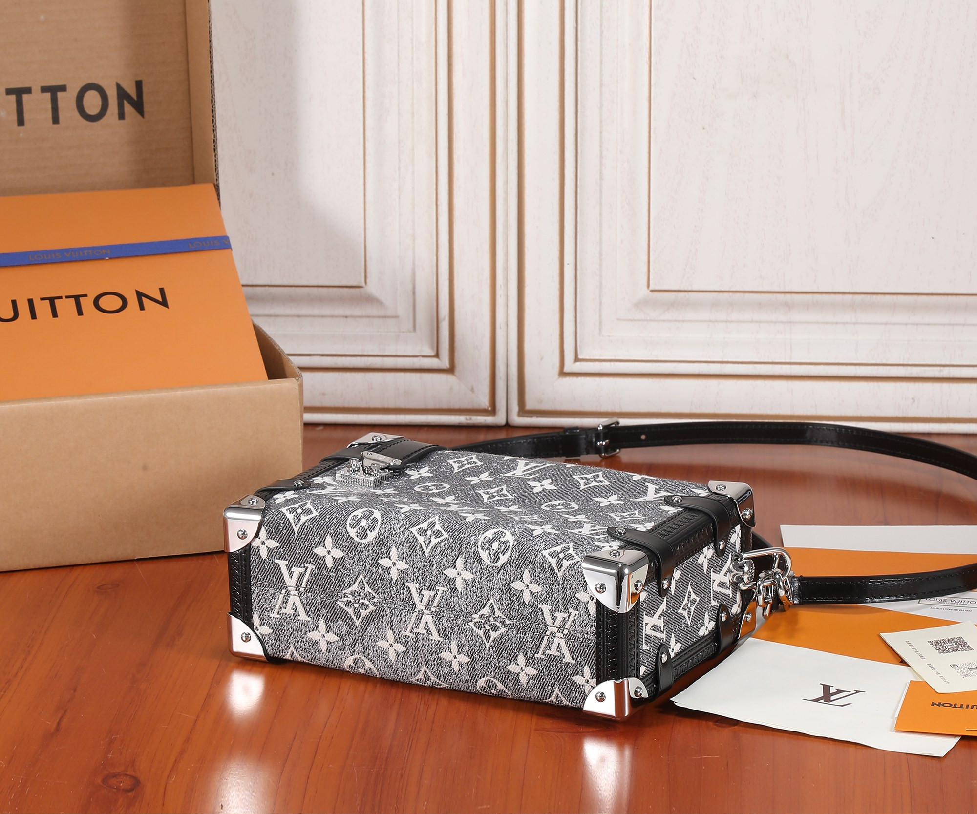 LV SIDE TRUNK MM M21460 8.3 x 5.5 x 2.4 inches
