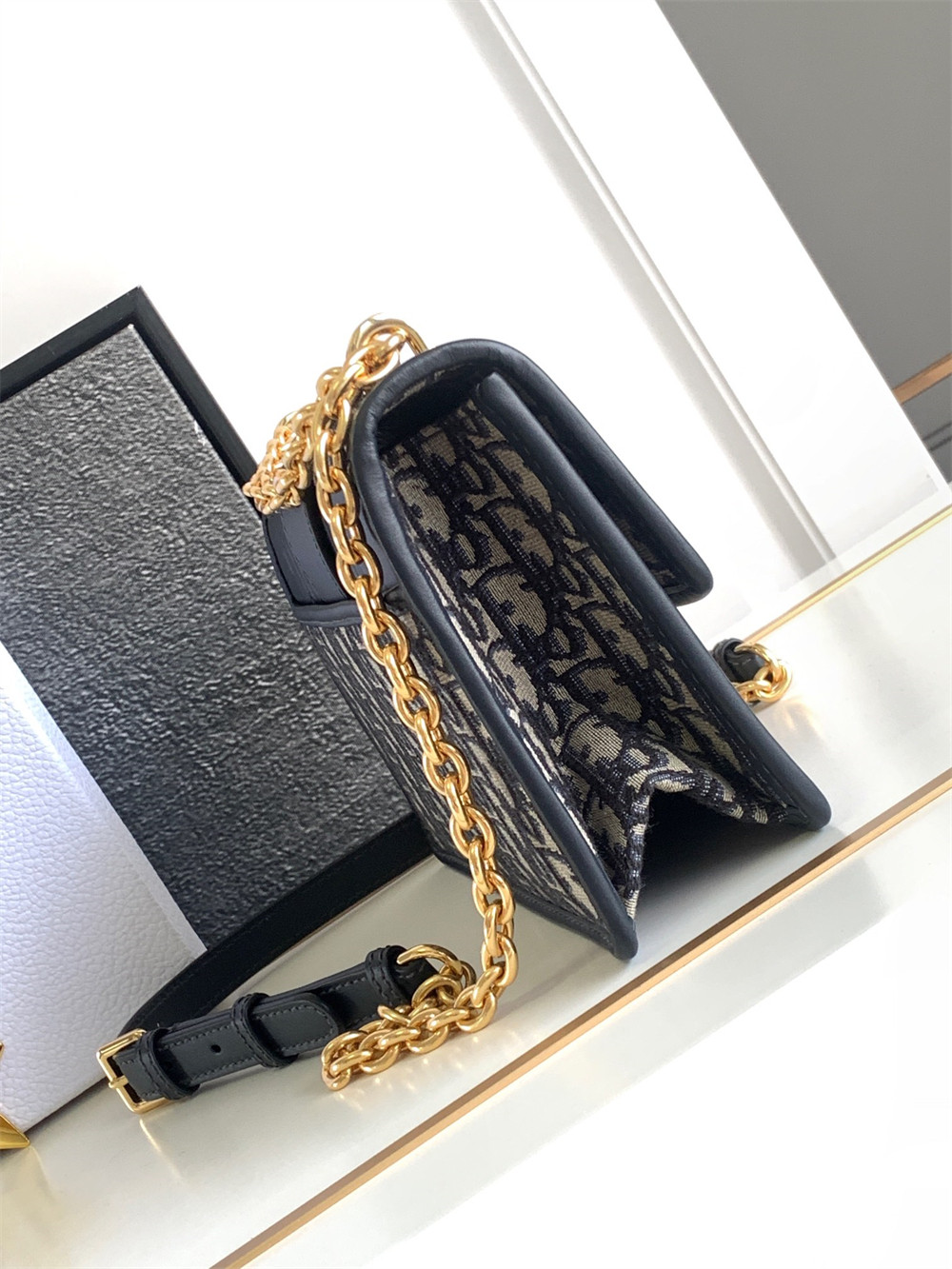 D*or 30 montaigne east-west bag with chain blue D*or oblique jacquard 25x16.5x8 cm