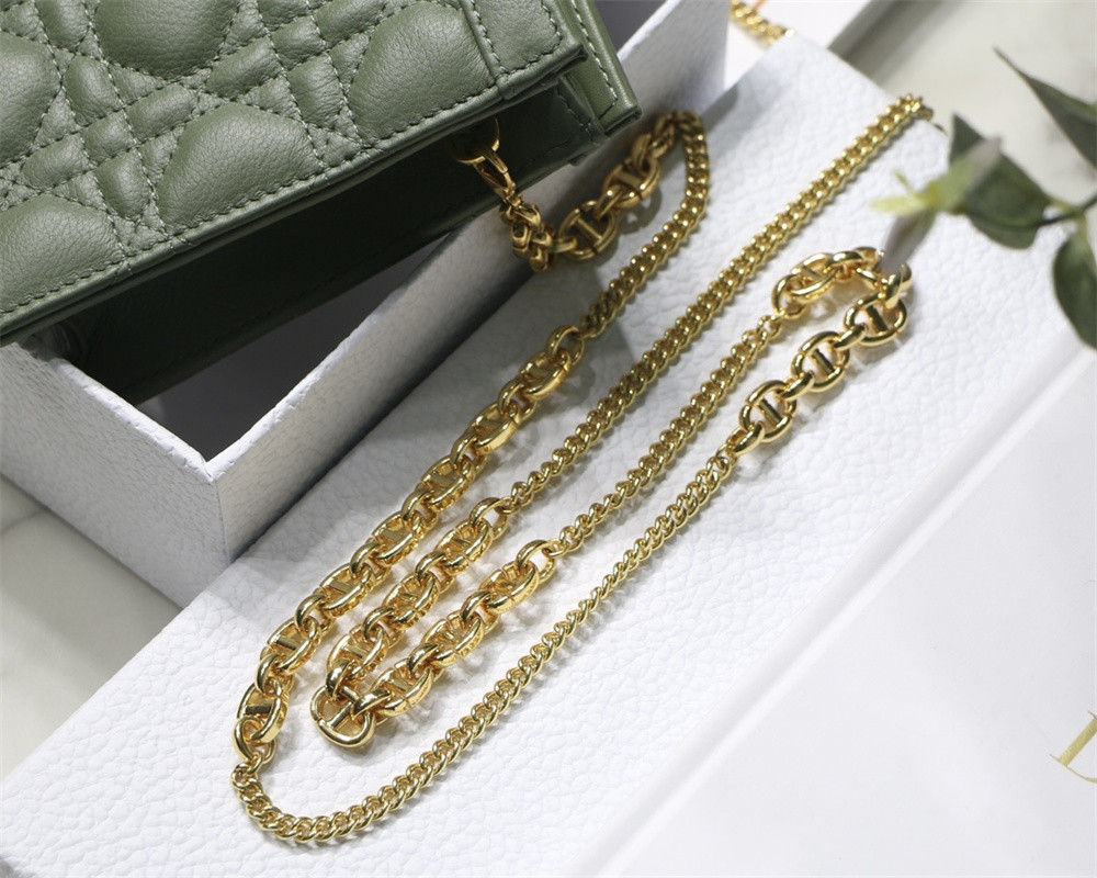 d*or caro zipped pouch with chain green S*pple cannage calfskin 19 x 14 x 4.5 cm