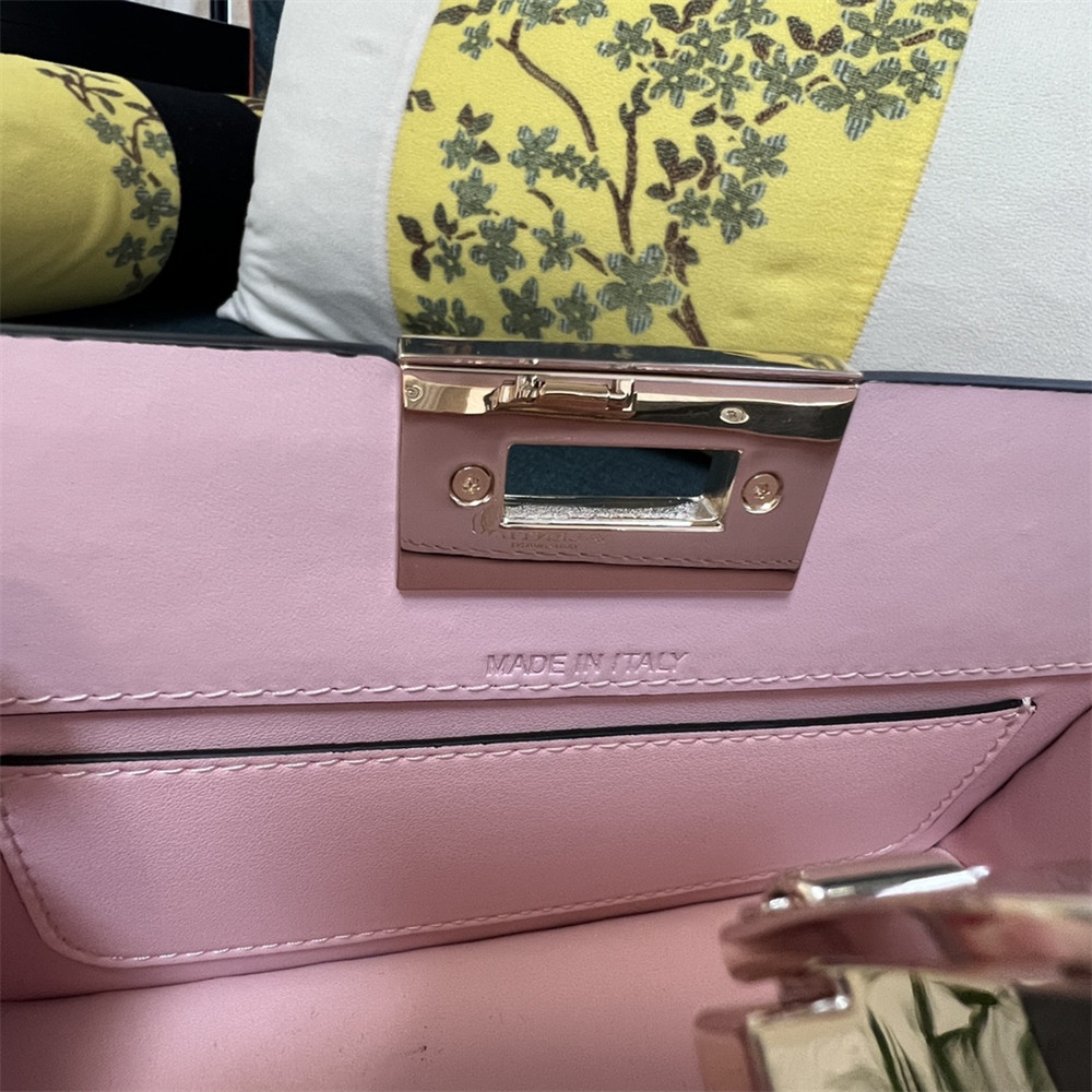 Va1e*ntin0 garavani rockstud23 small smooth calfskin shoulder bag pink