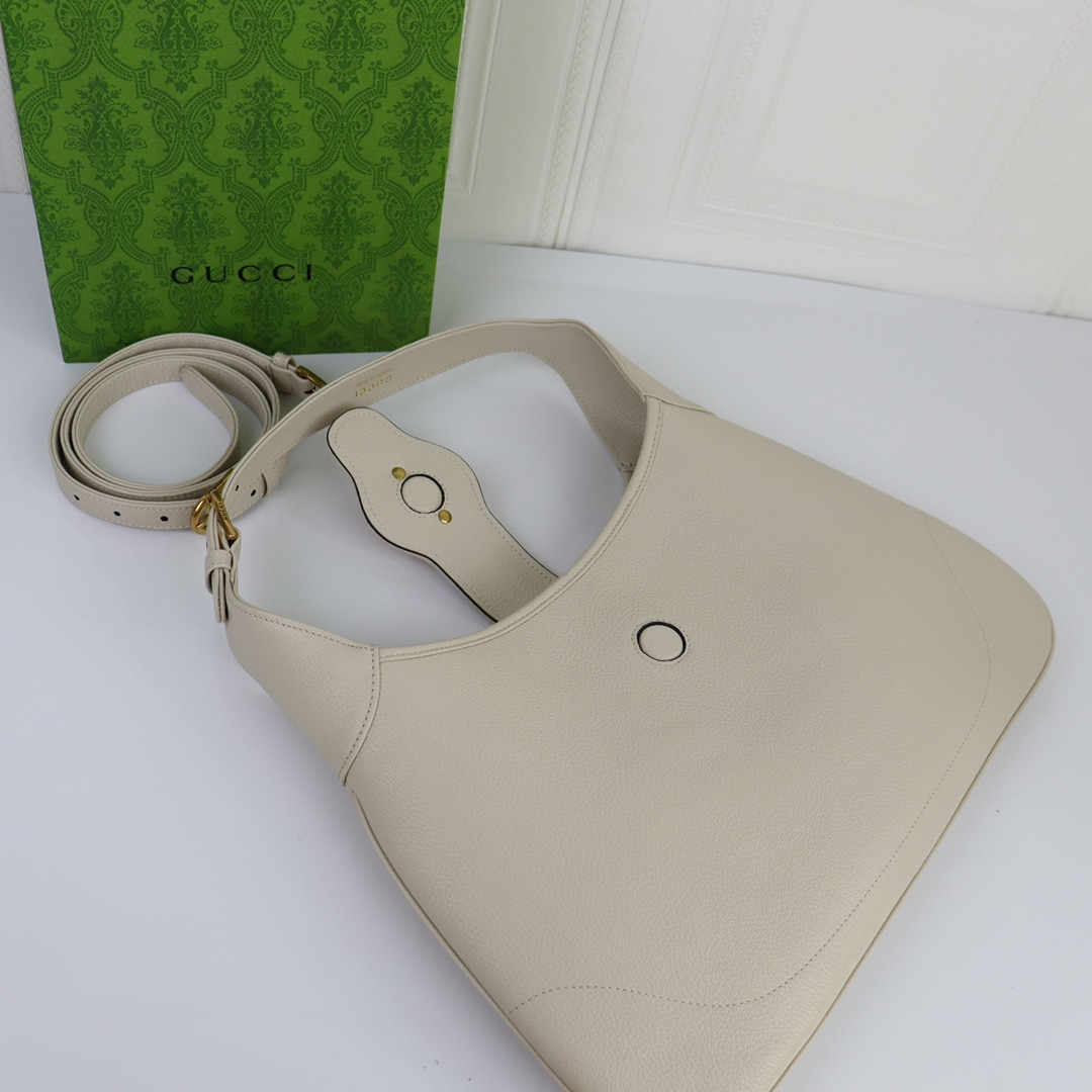 G*u*i aphrodite medium shoulder bag white w15.3" x h15" x d.8"
