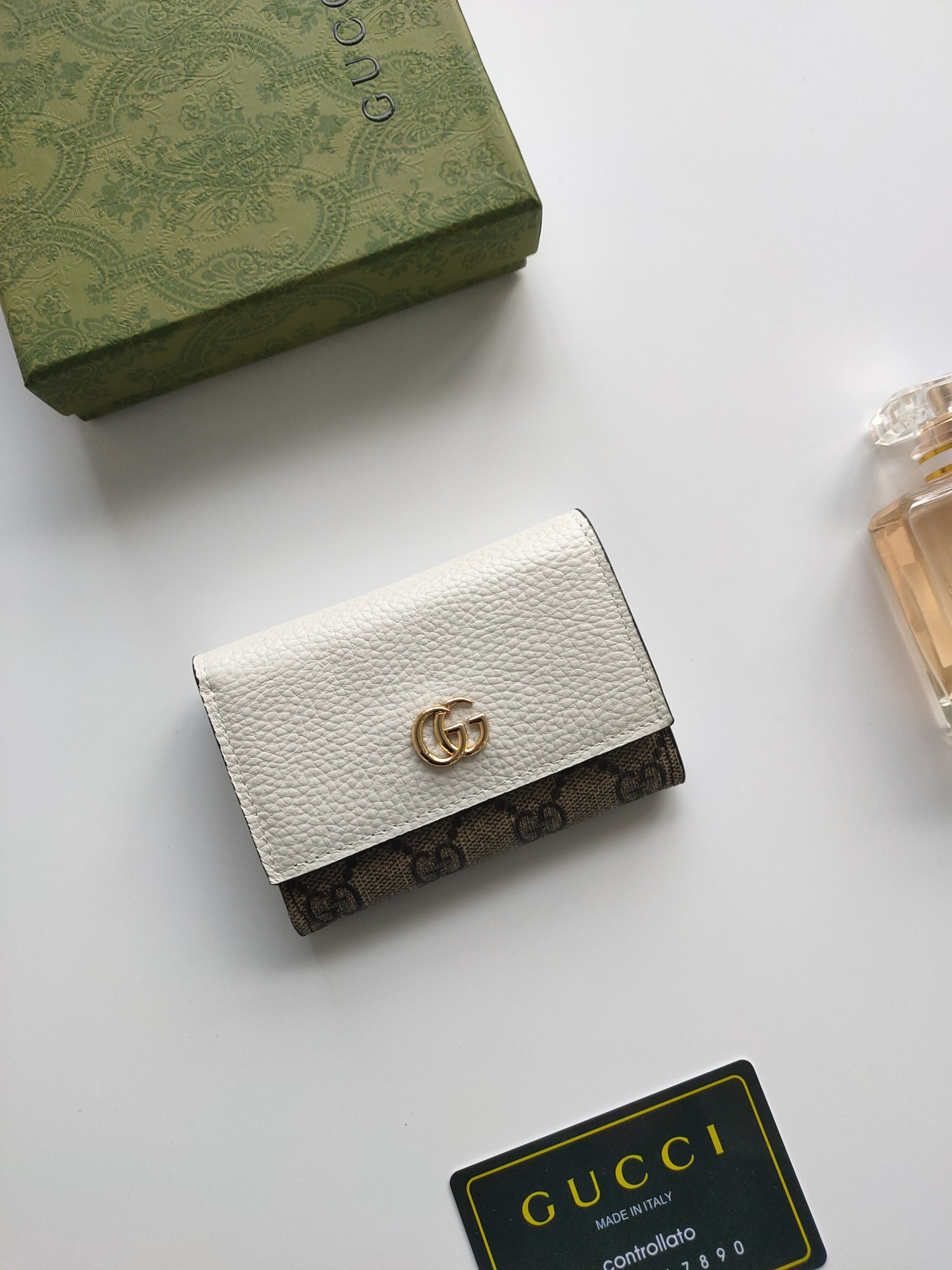 G*u*i gg  card case wallet